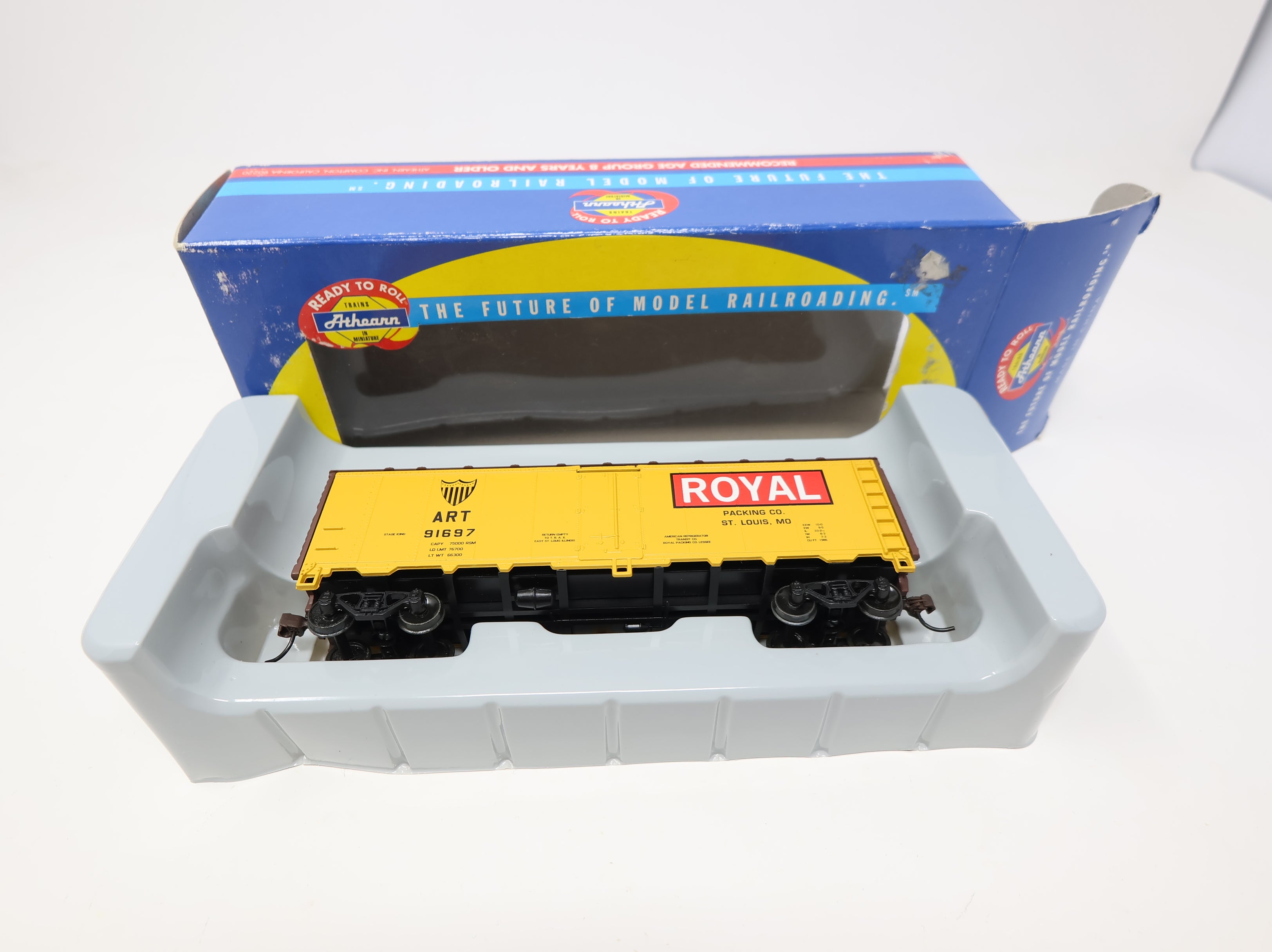 Athearn 7120 HO Scale 40' Steel Reefer Royal Beef ART #91697