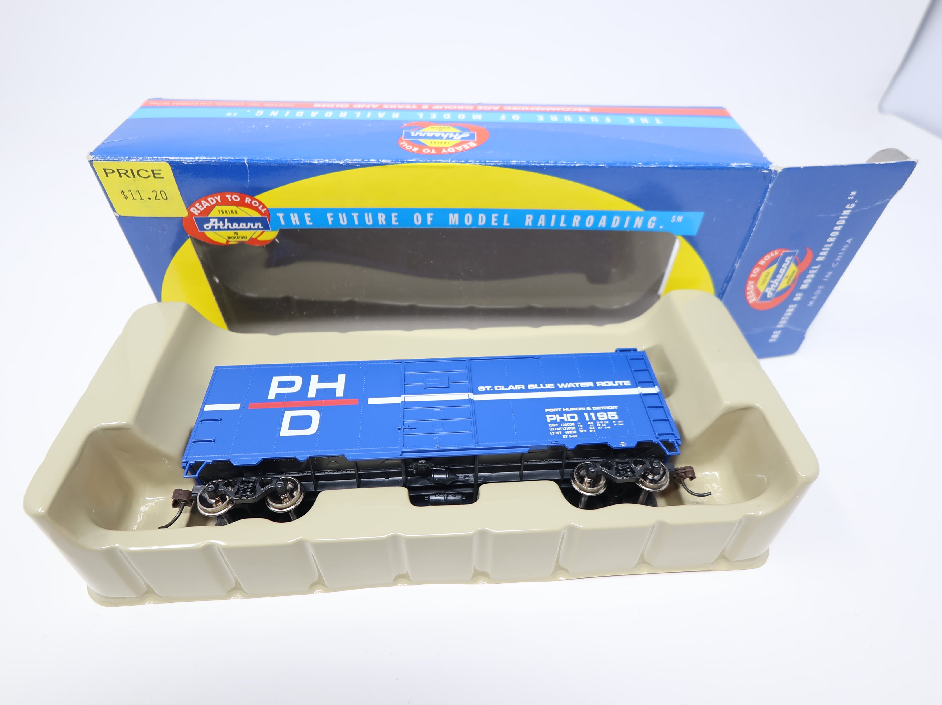 Athearn 70330 HO Scale 40' Box Car Superior Door Port Huron & Detroit PHD #1195