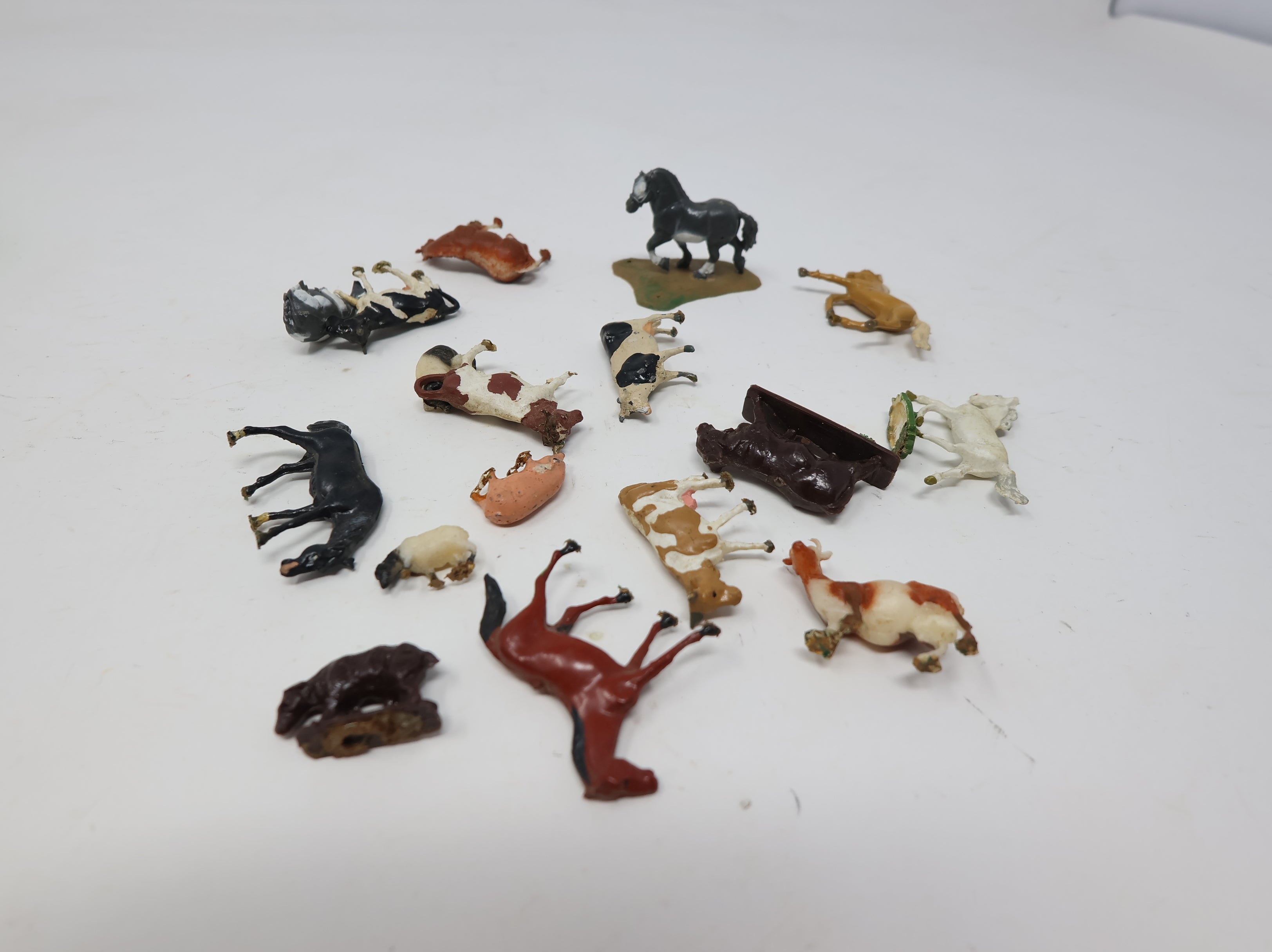 USED HO Scale Lot of Farm Animals