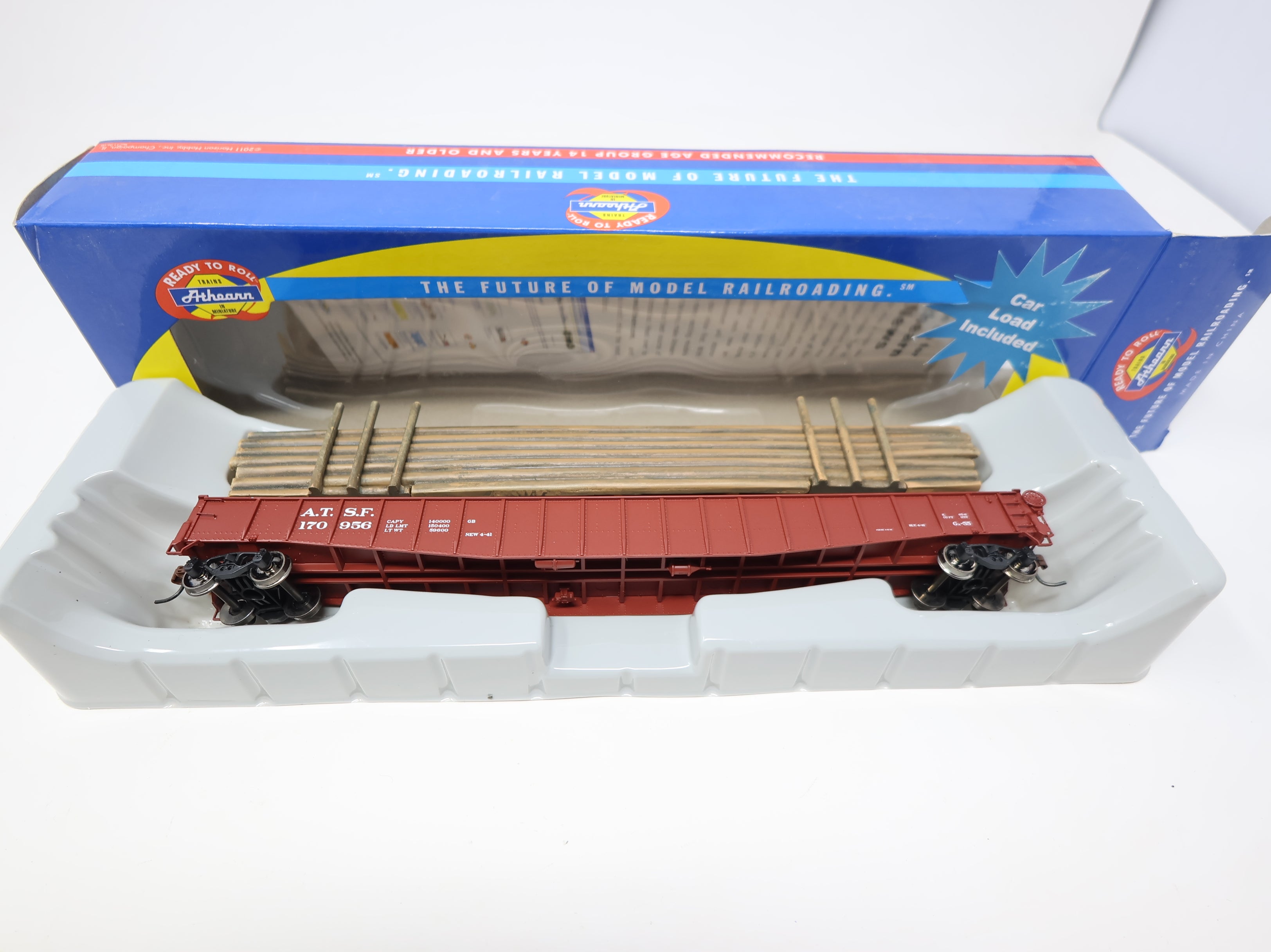 Athearn 76514 HO Scale 65' Mill Gondola Santa Fe ATSF #170956 w/ Pole Load