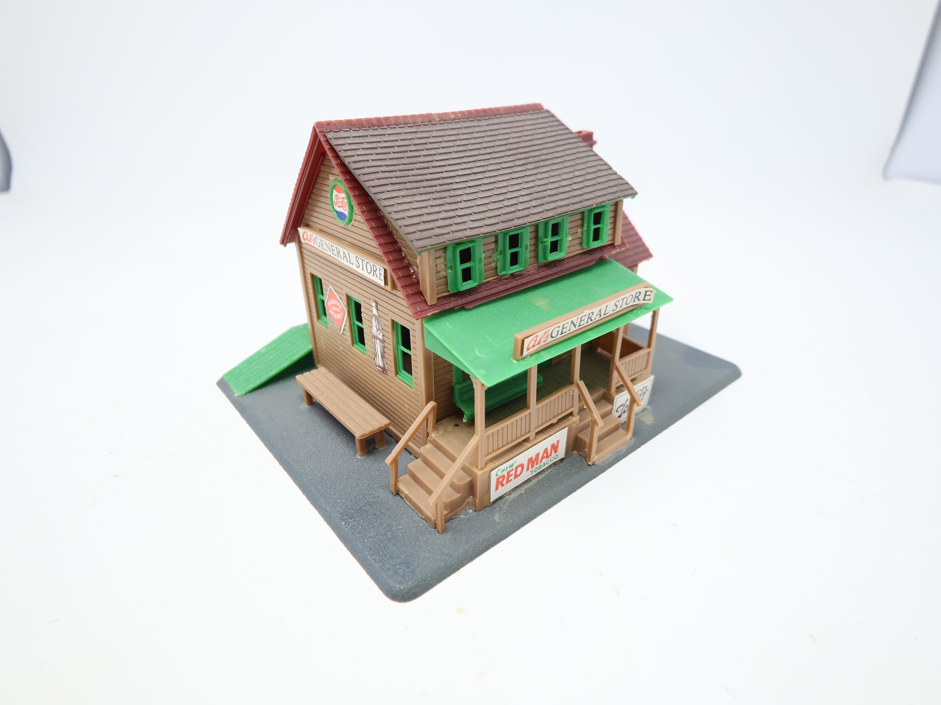 USED HO Scale Al's General Store Building