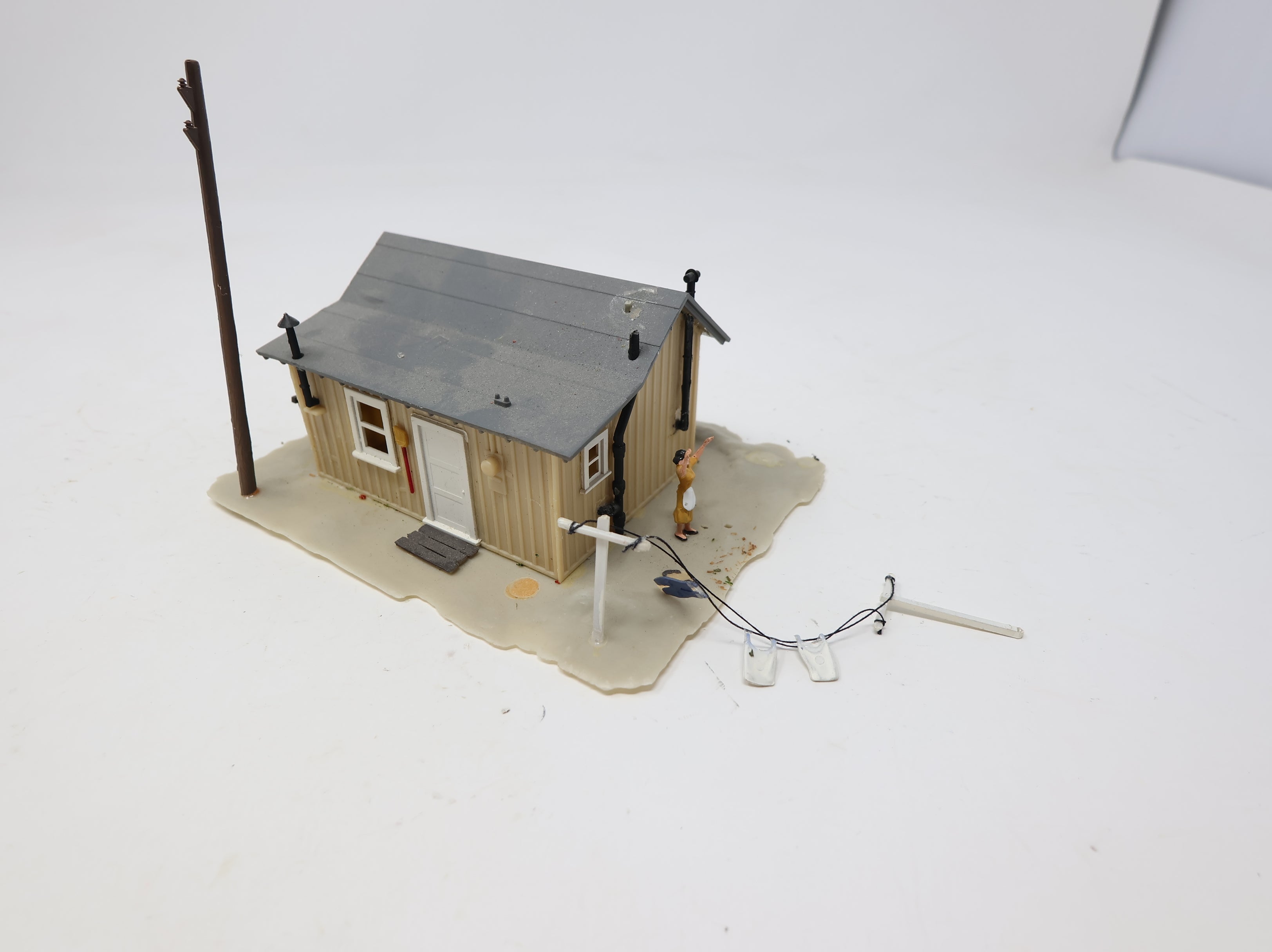 USED Life-Like HO Scale Workers House / Cottage Building