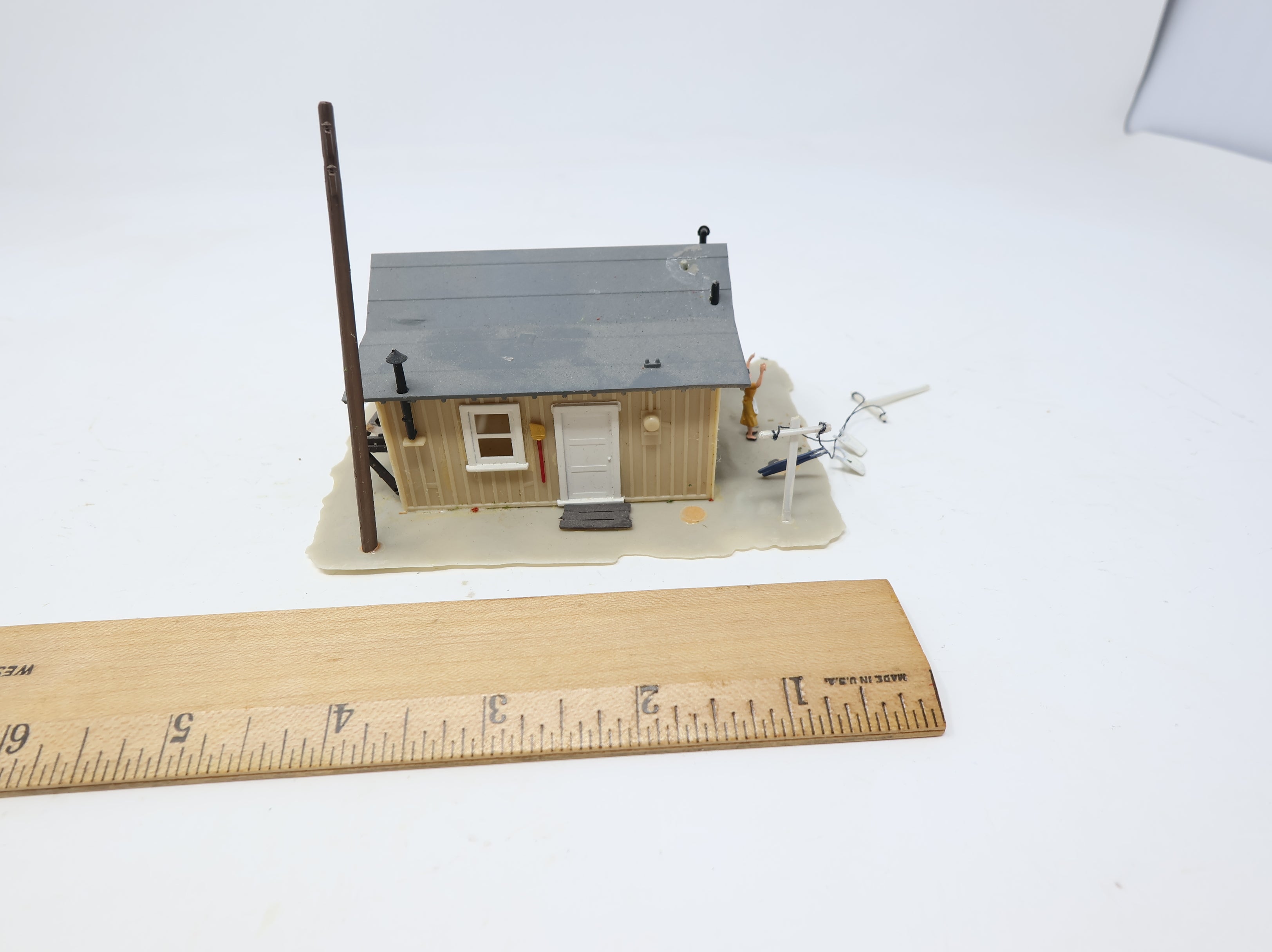 USED Life-Like HO Scale Workers House / Cottage Building