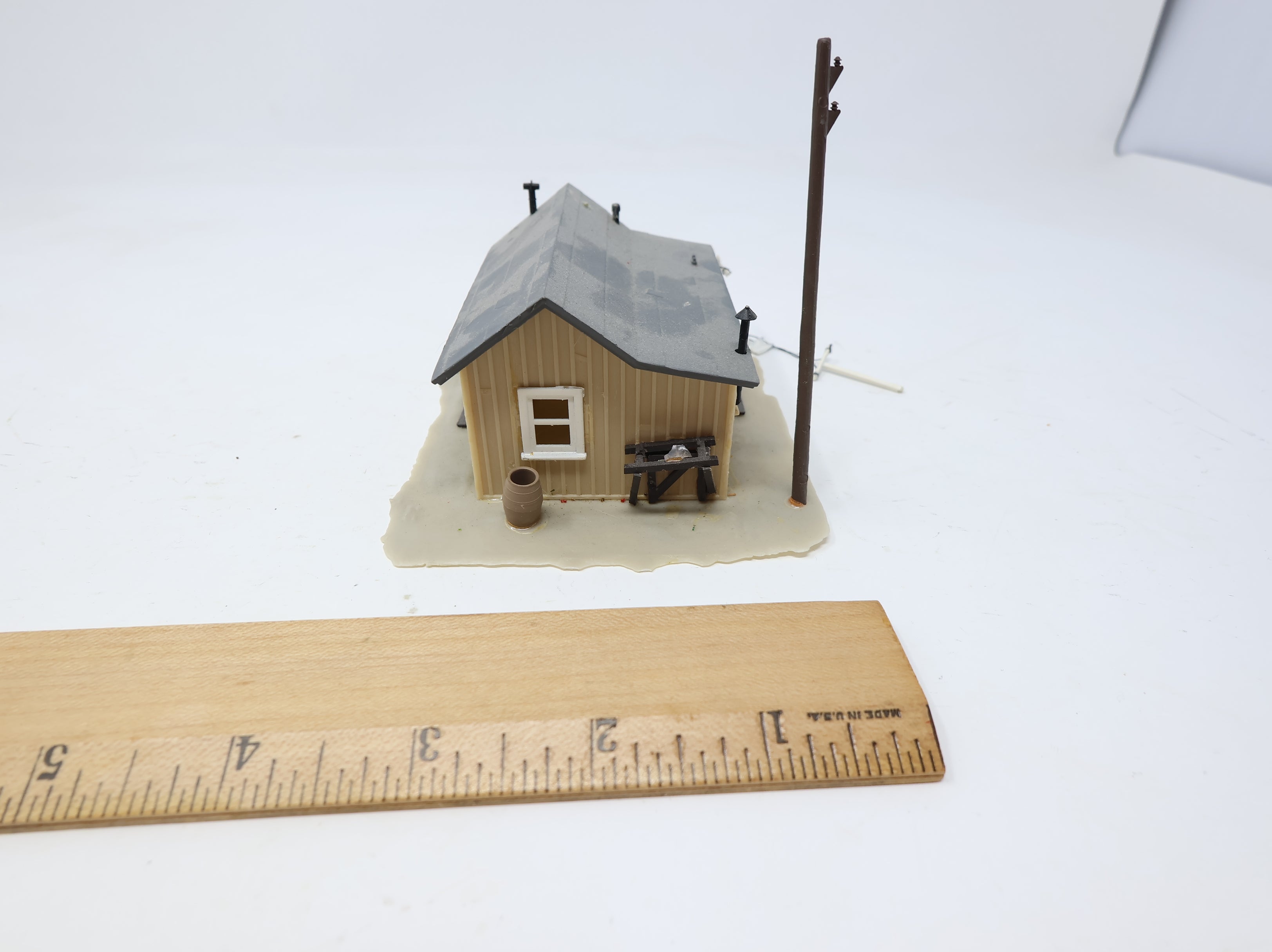 USED Life-Like HO Scale Workers House / Cottage Building