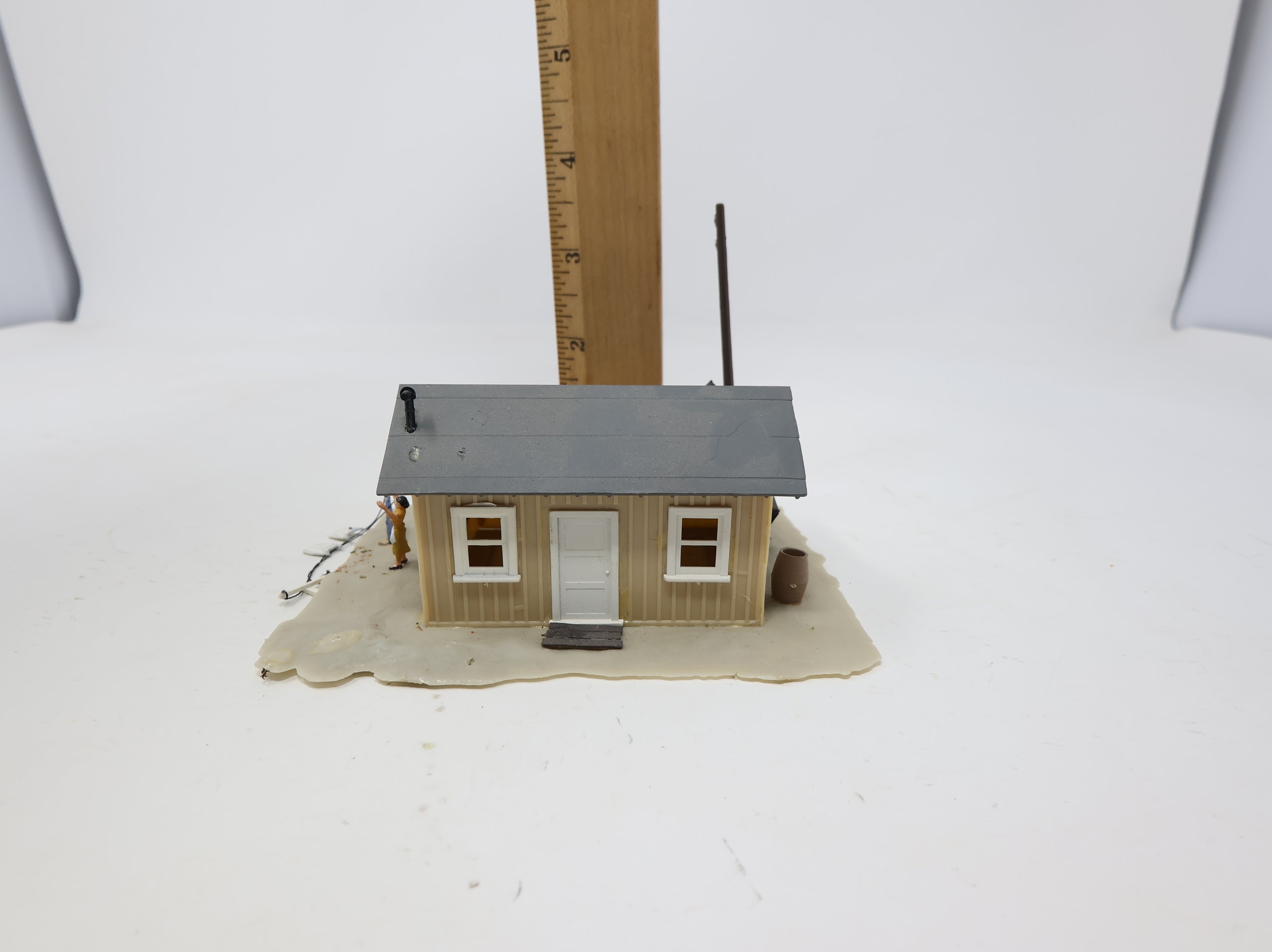 USED Life-Like HO Scale Workers House / Cottage Building