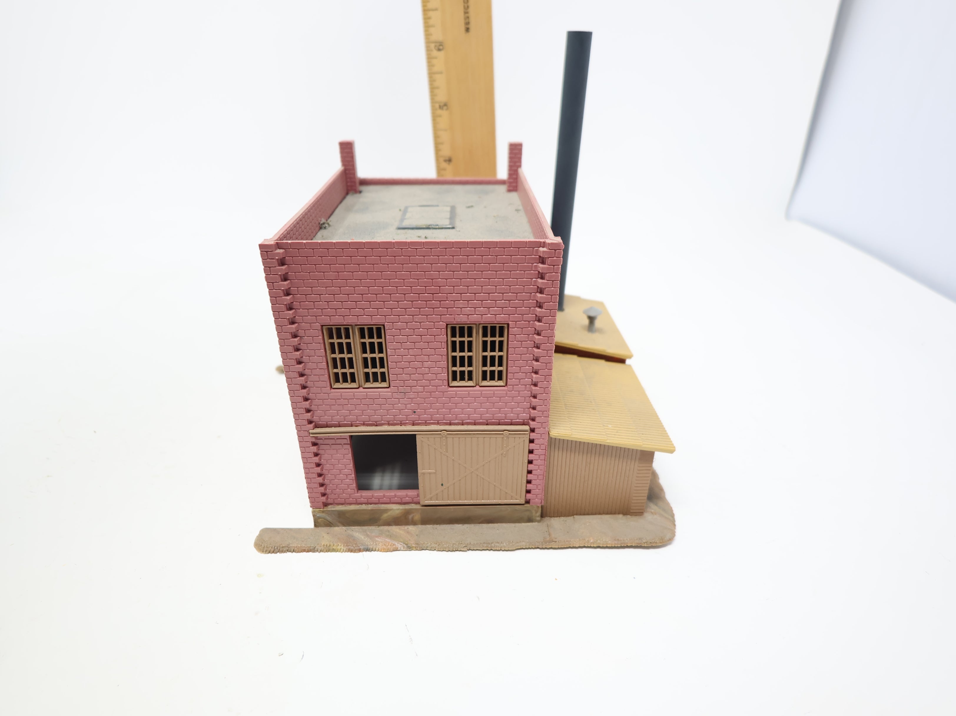 USED Pola HO Scale Factory Building