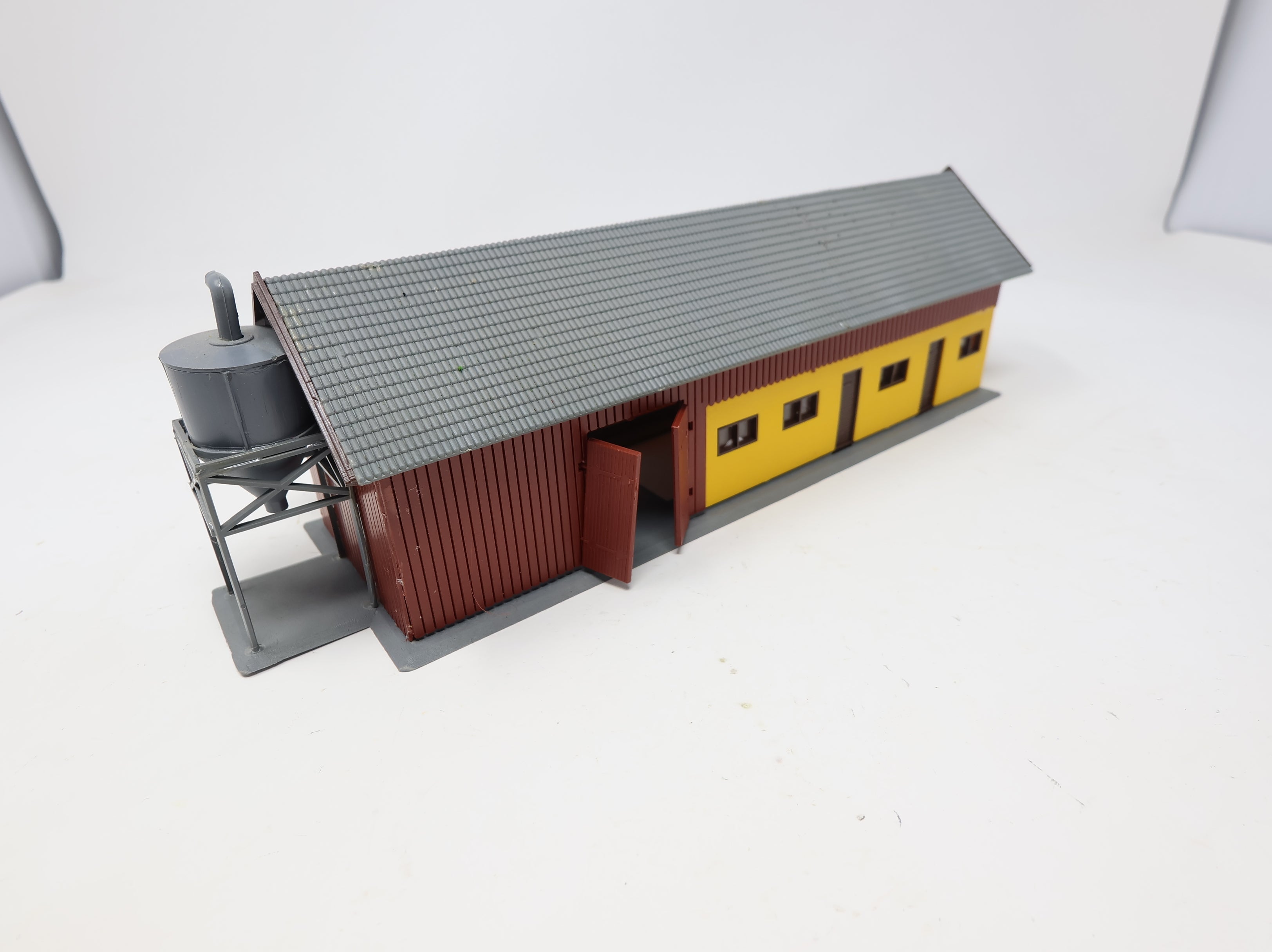 USED HO Scale Commerical Warehouse Building