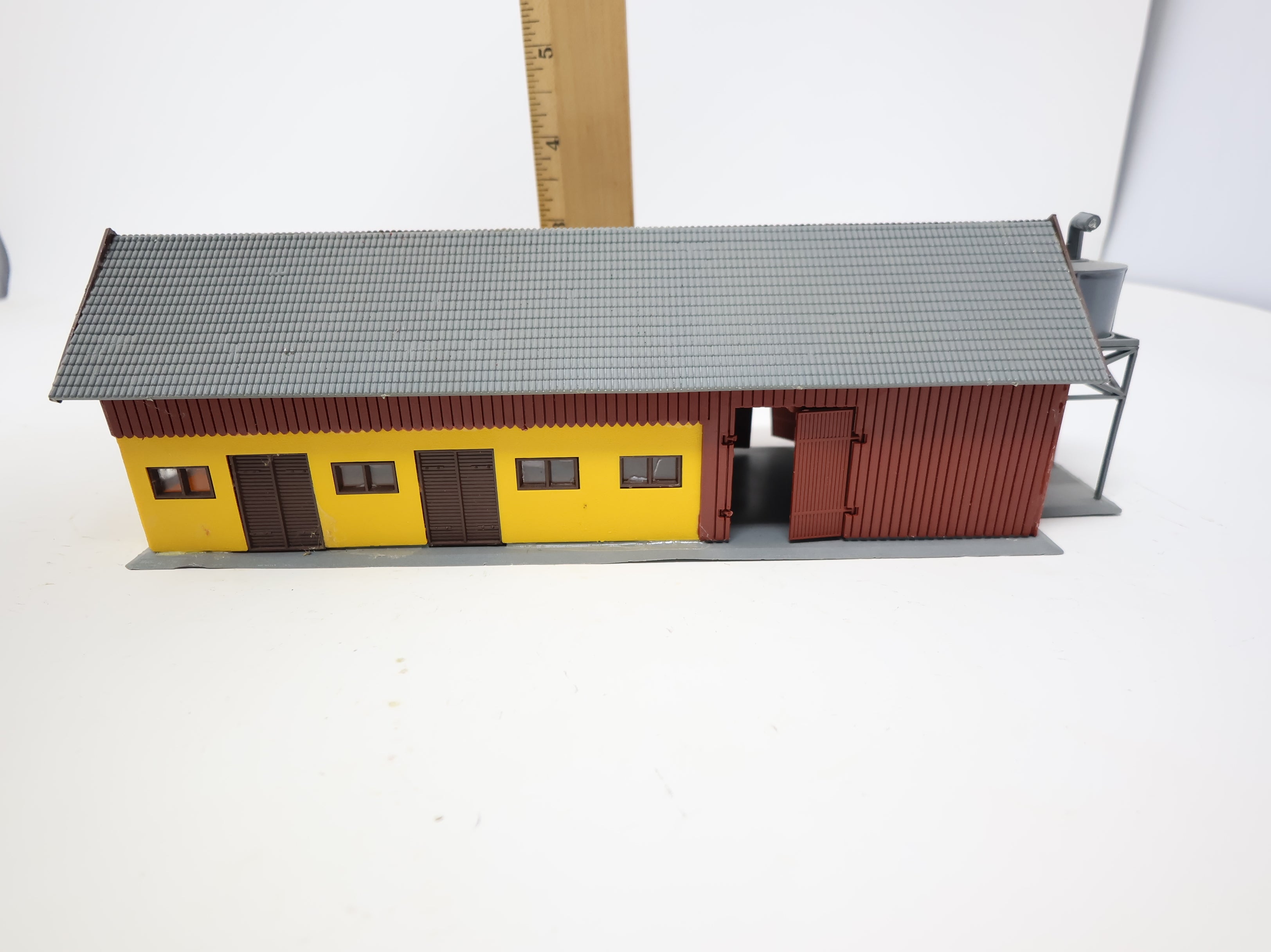 USED HO Scale Commerical Warehouse Building