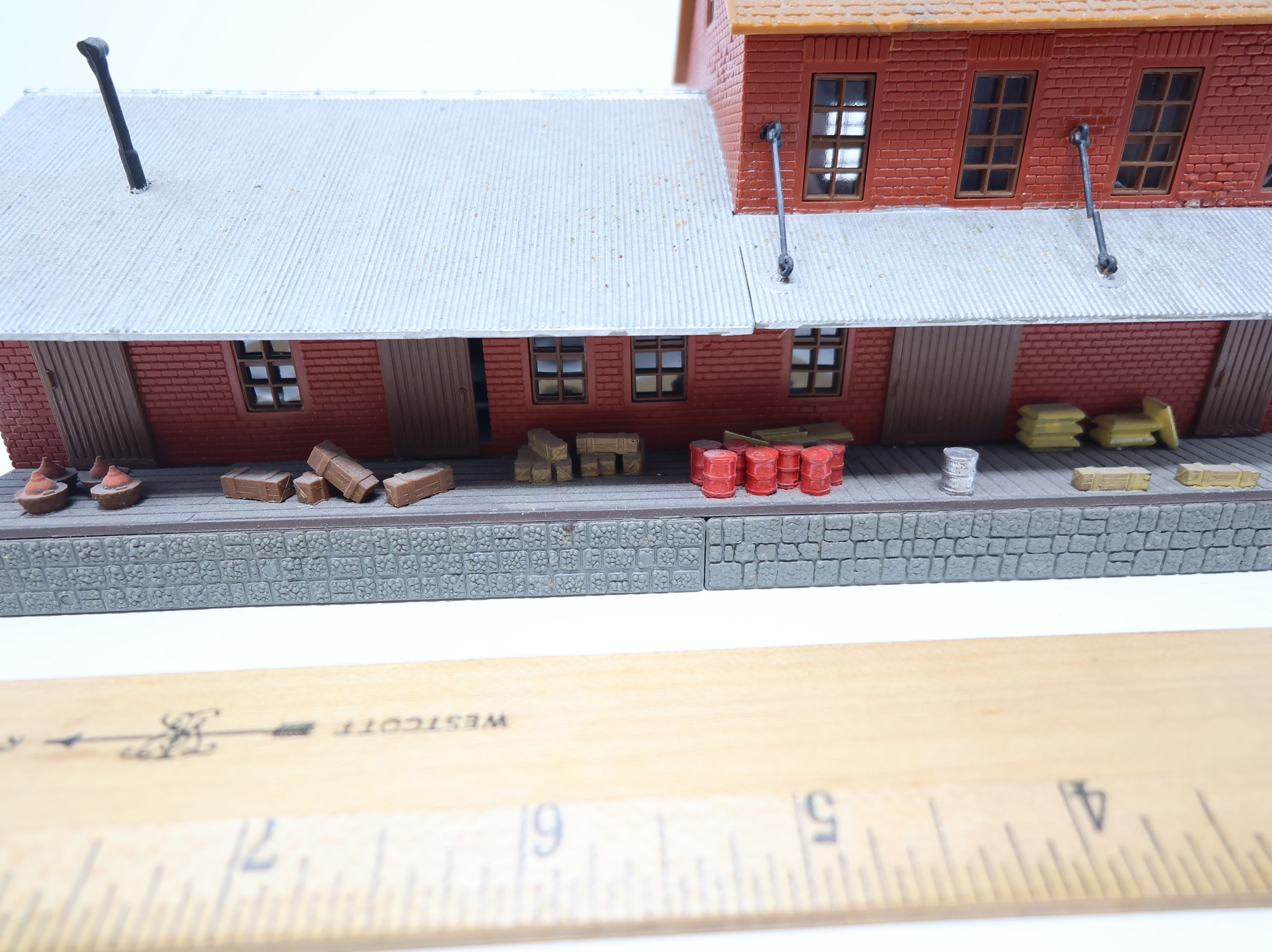 USED HO Scale Commerical Warehouse Building