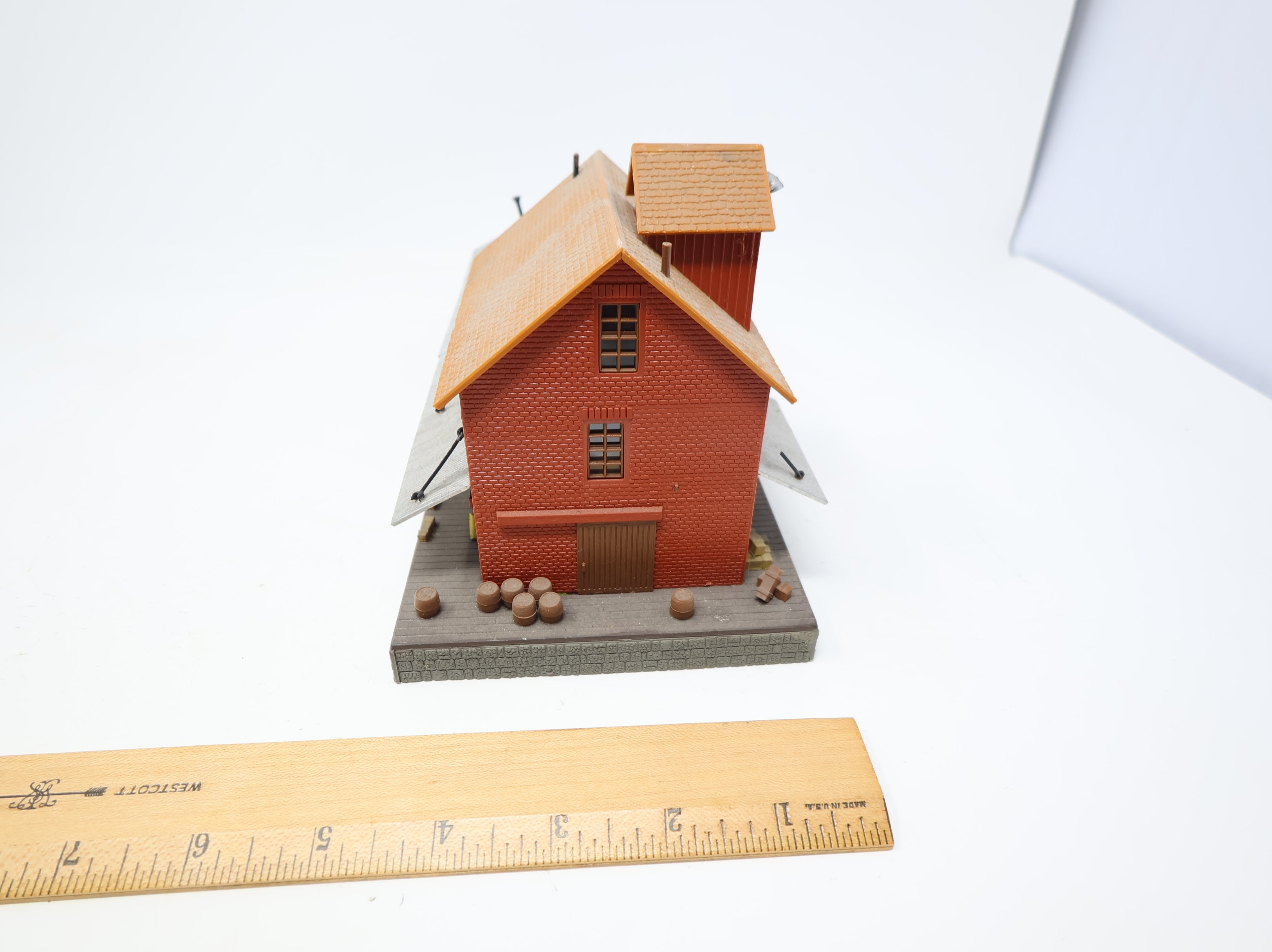 USED HO Scale Commerical Warehouse Building