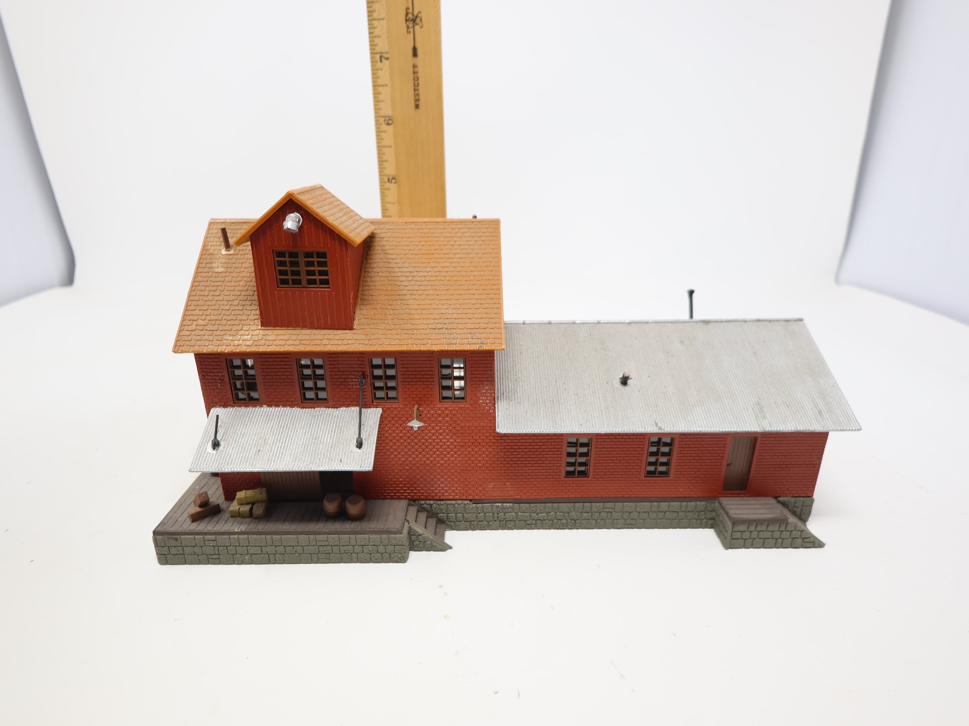 USED HO Scale Commerical Warehouse Building