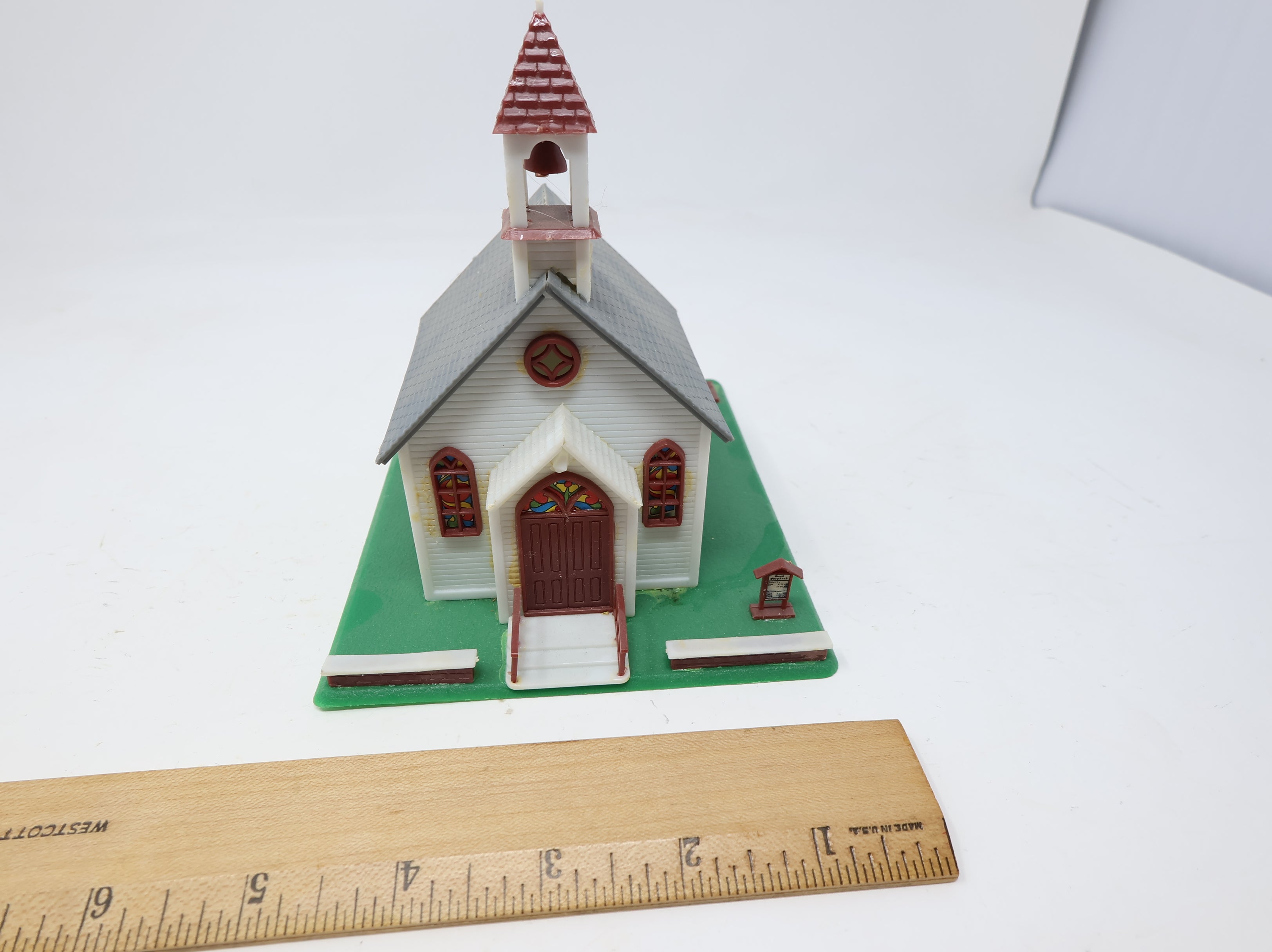 USED HO Scale White Church