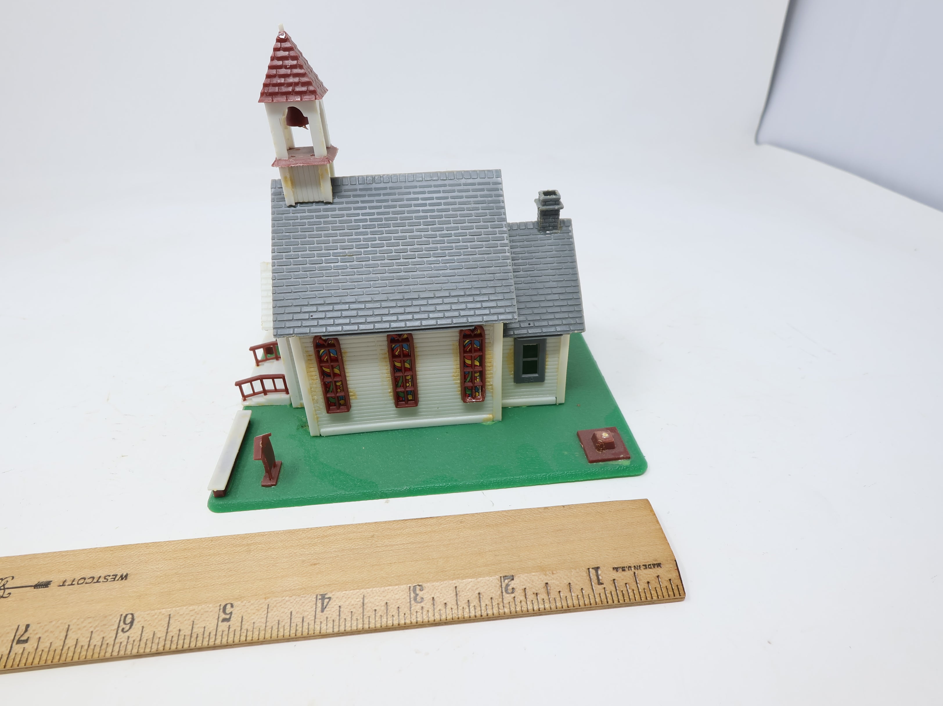 USED HO Scale White Church