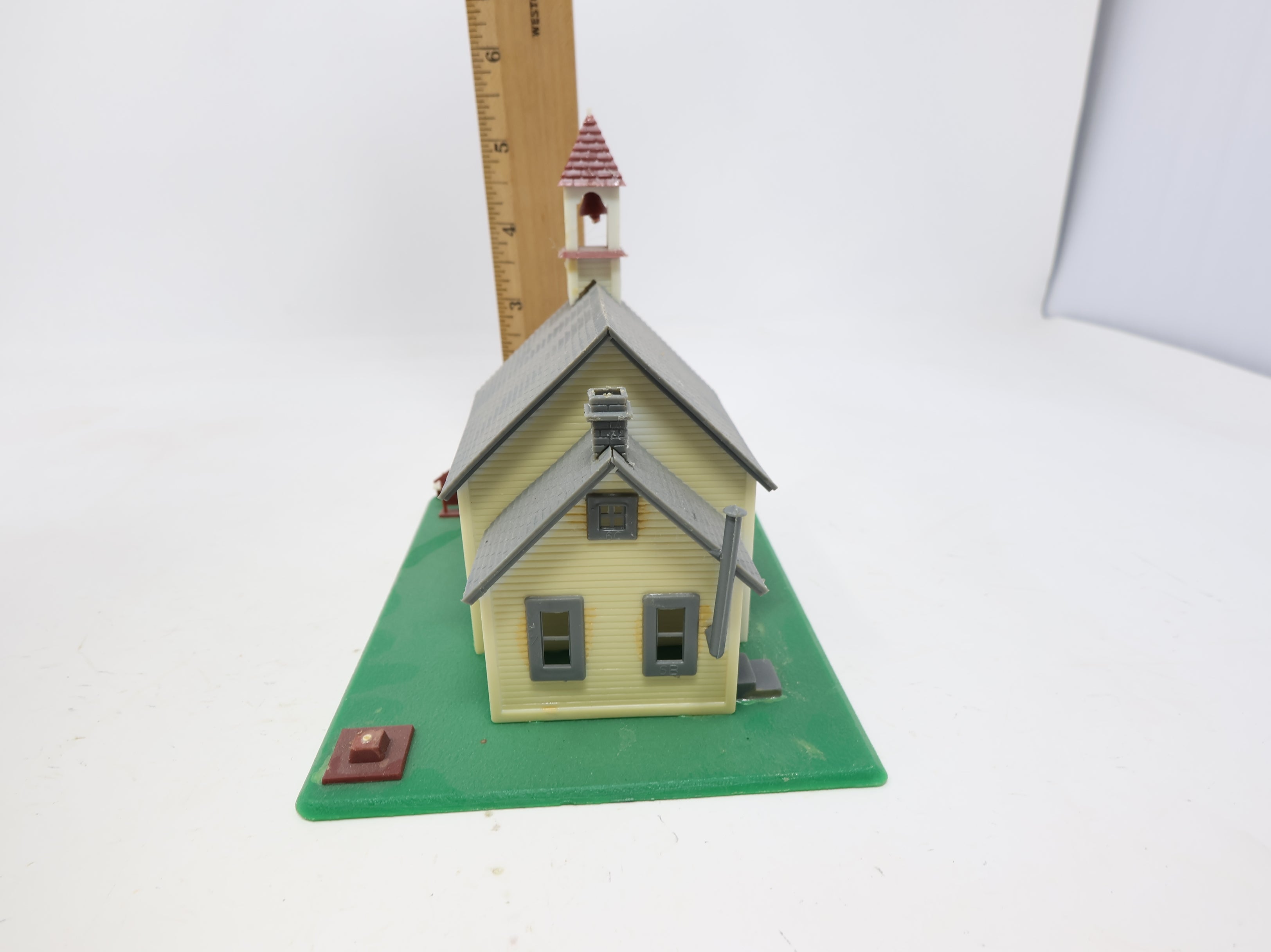 USED HO Scale White Church