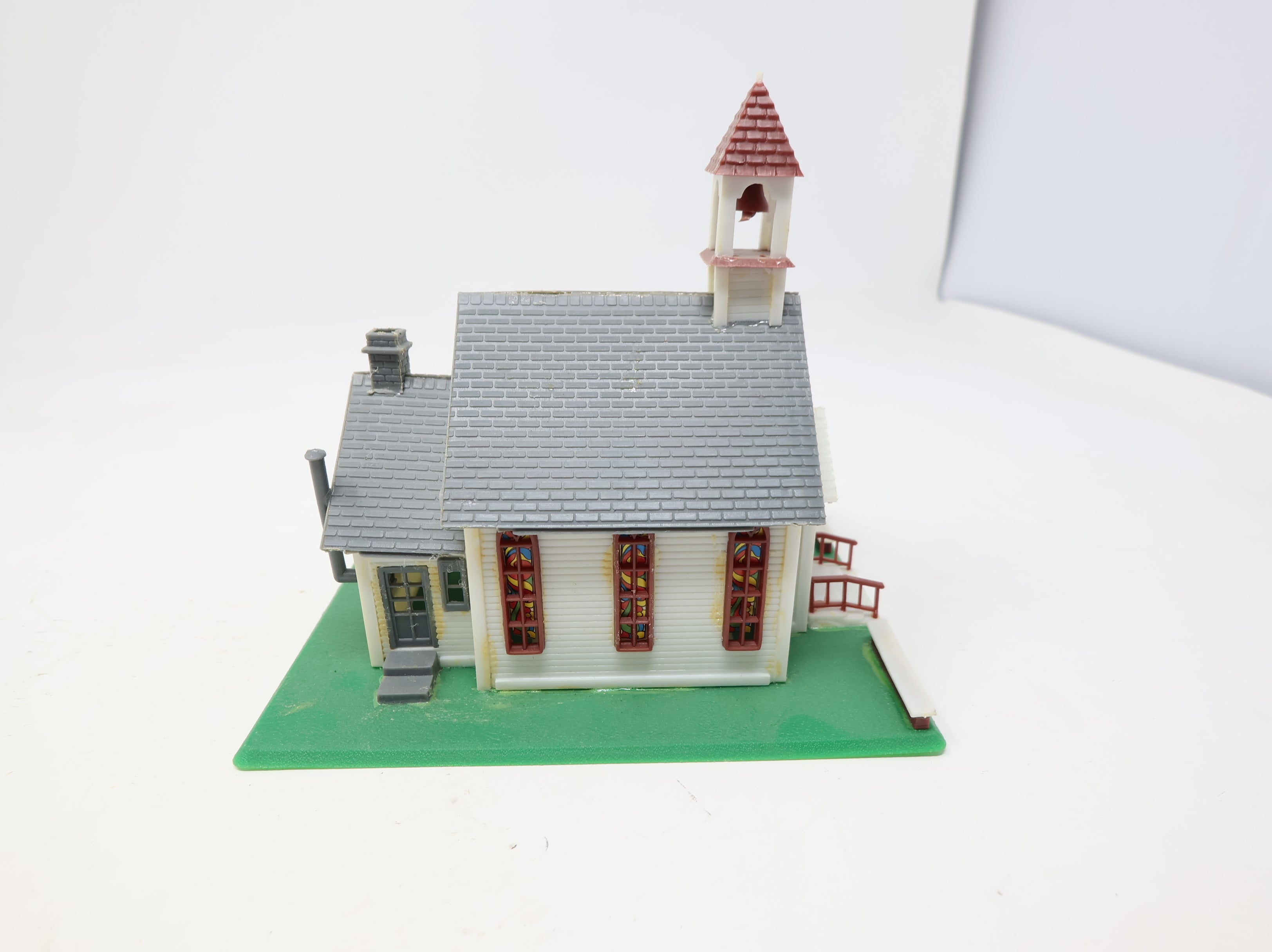 USED HO Scale White Church