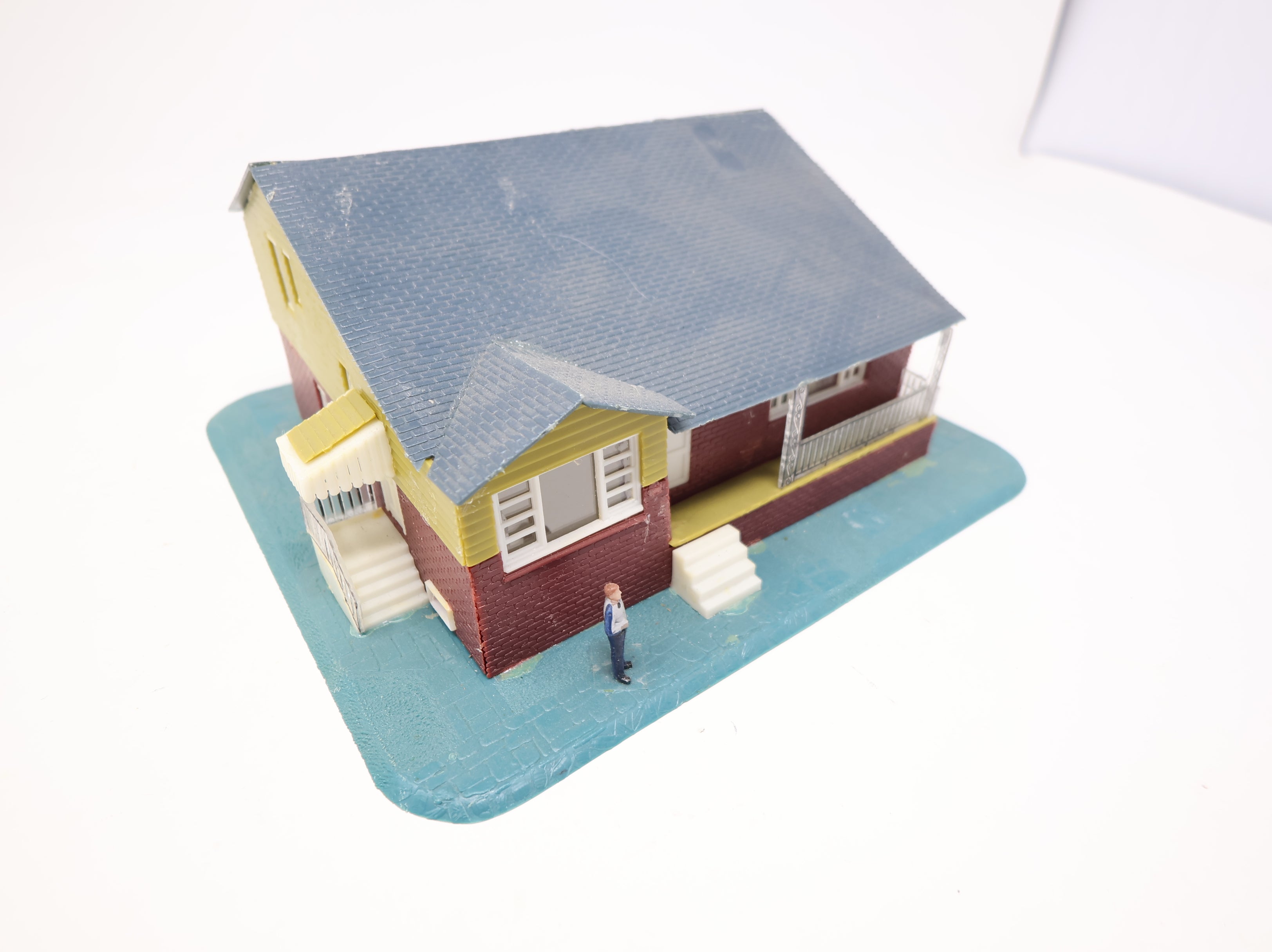 USED HO Scale House