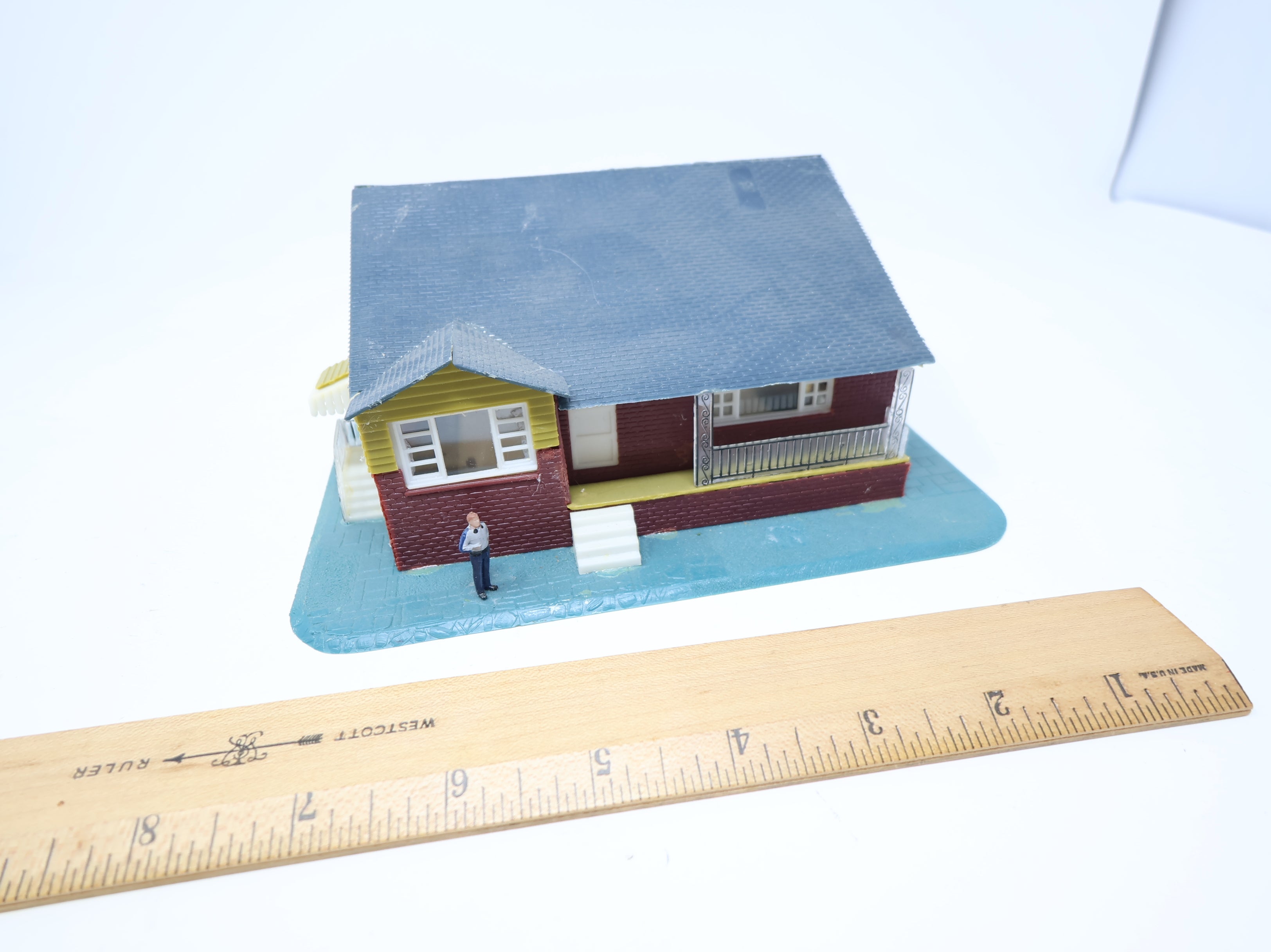 USED HO Scale House