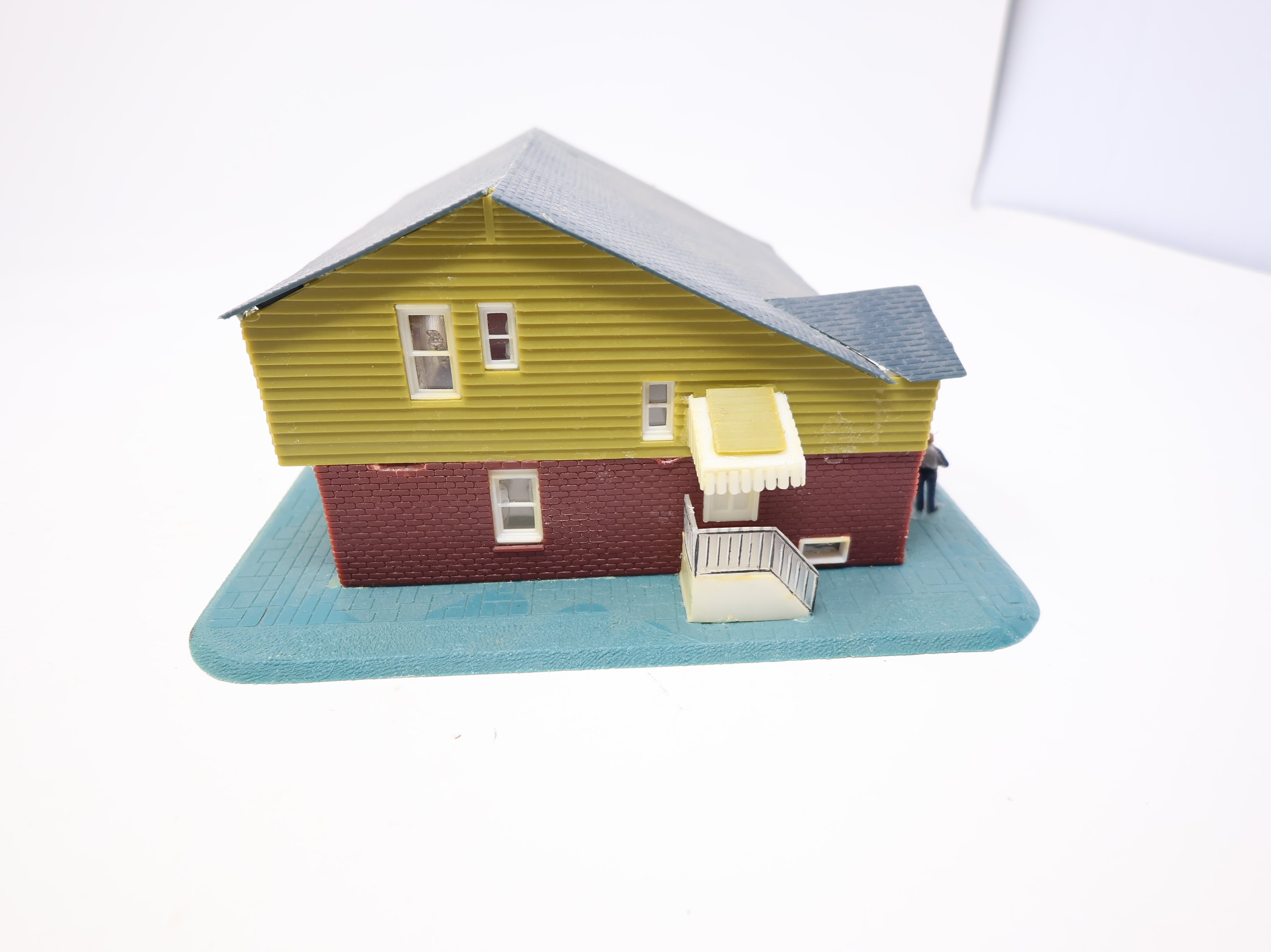 USED HO Scale House