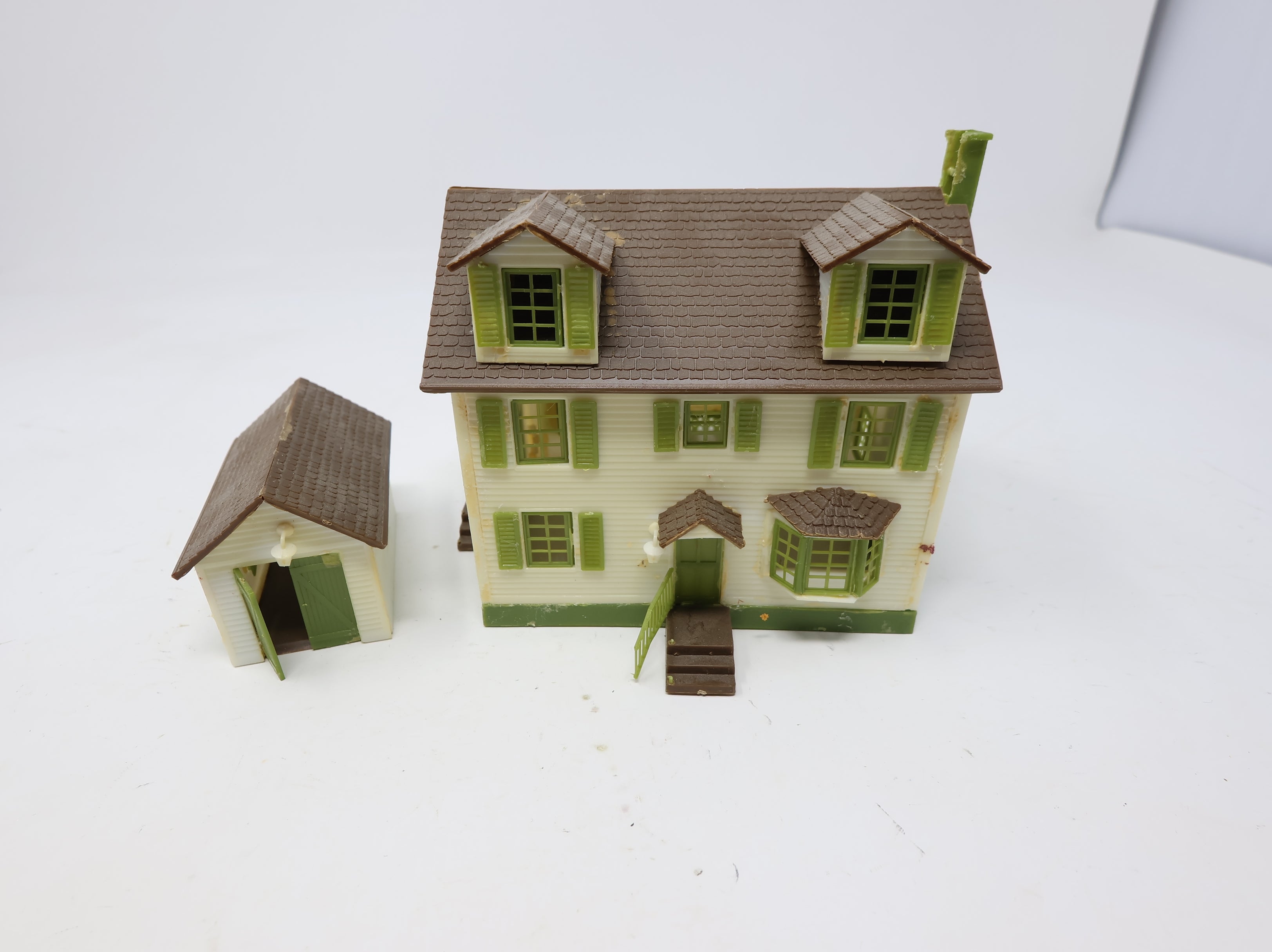 USED Life-Like HO Scale White House (rough)