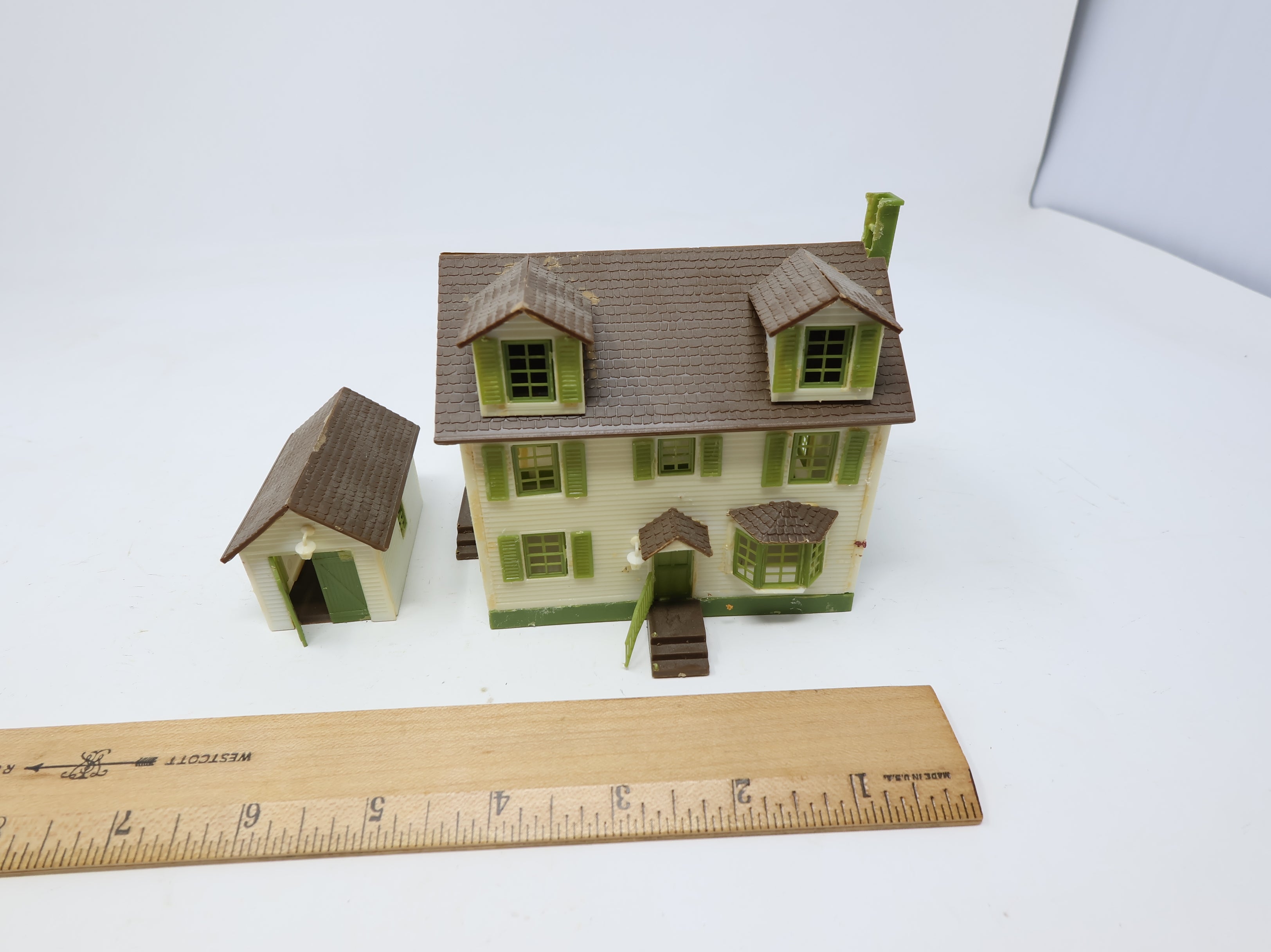 USED Life-Like HO Scale White House (rough)