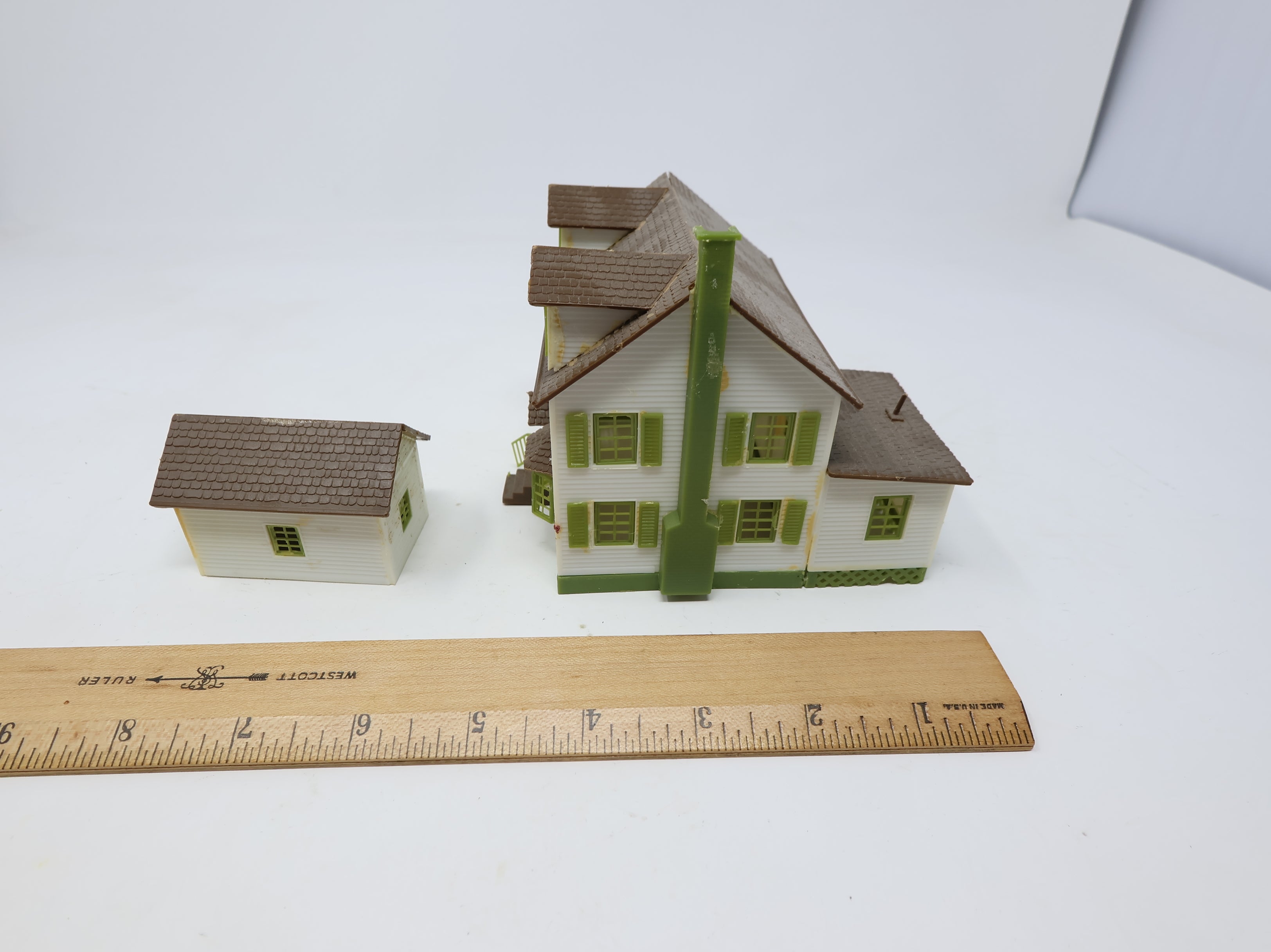 USED Life-Like HO Scale White House (rough)