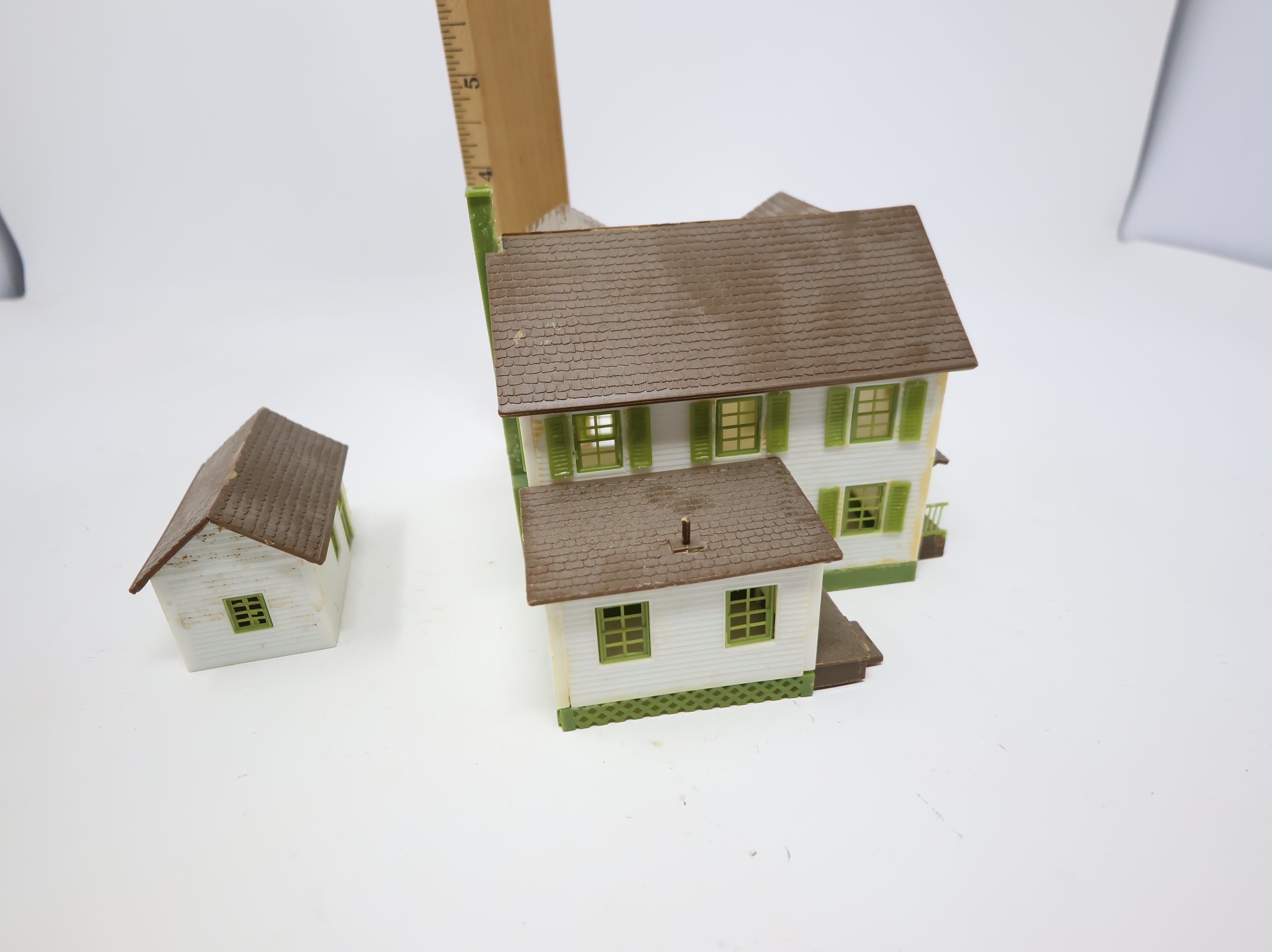 USED Life-Like HO Scale White House (rough)