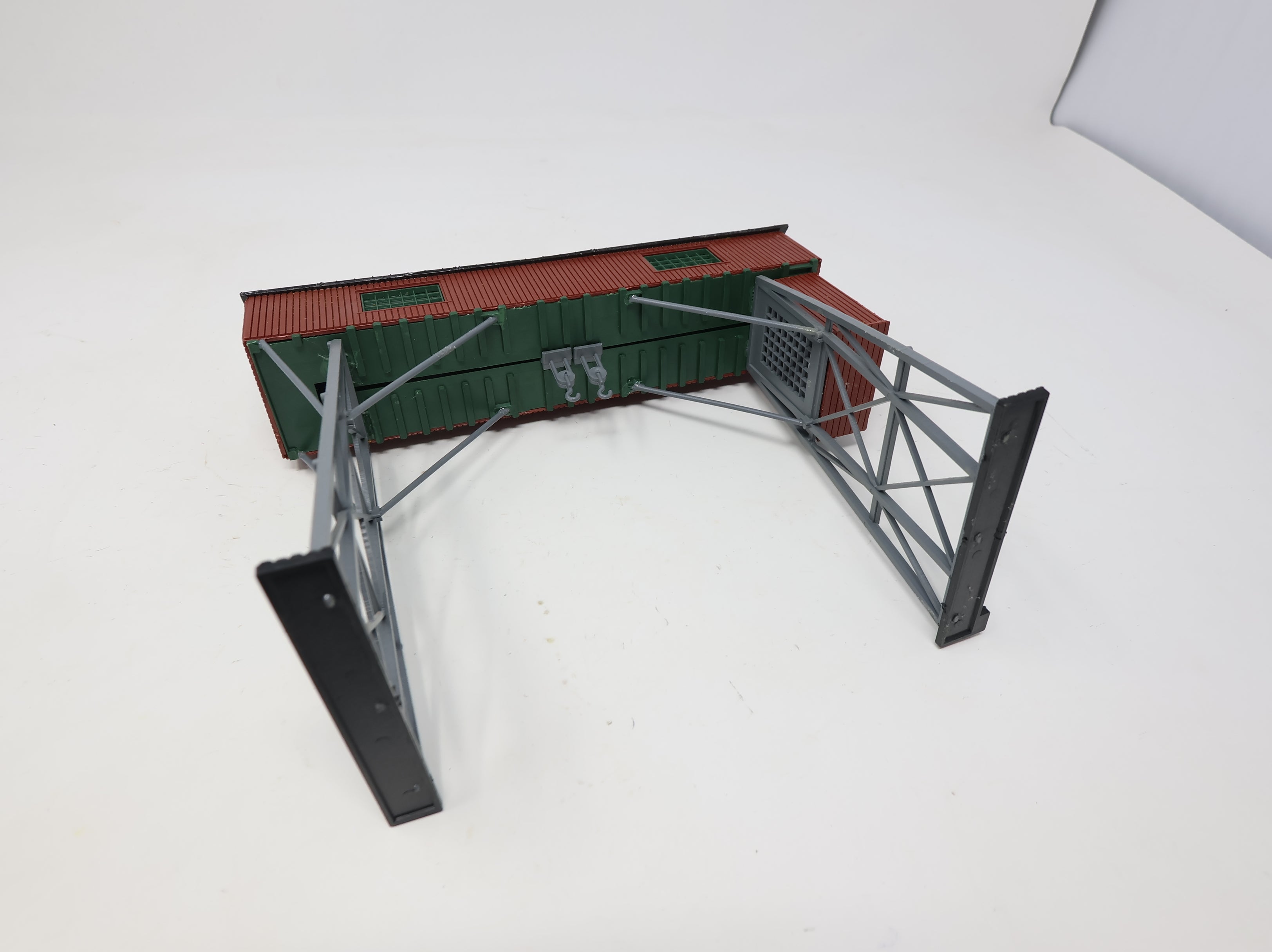 USED HO Scale Transfer Crane Building