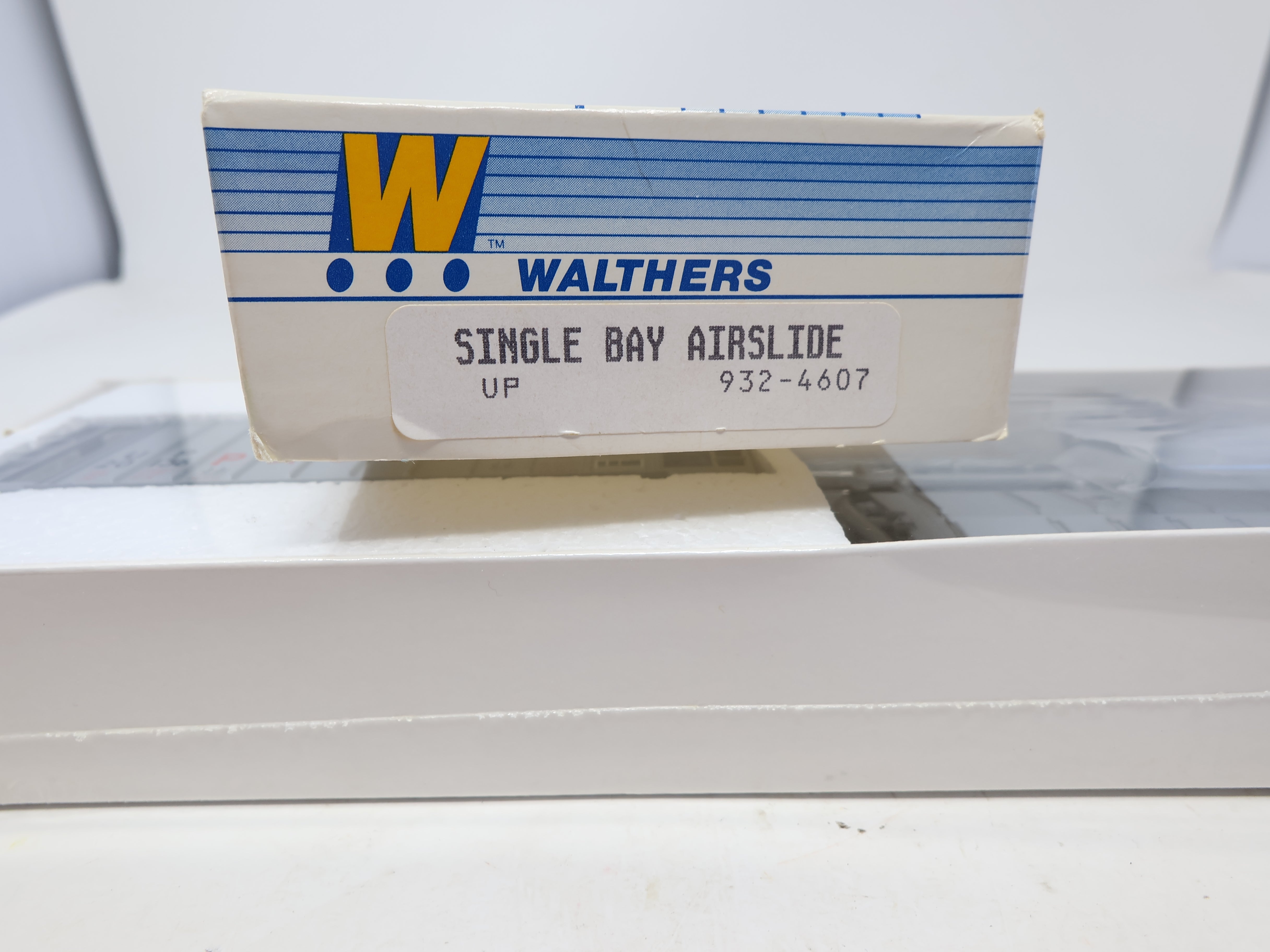 Walthers 932-4607 HO Scale, Single Bay Airslide Hopper, Union Pacific UP #20136, Sealed (KIT)