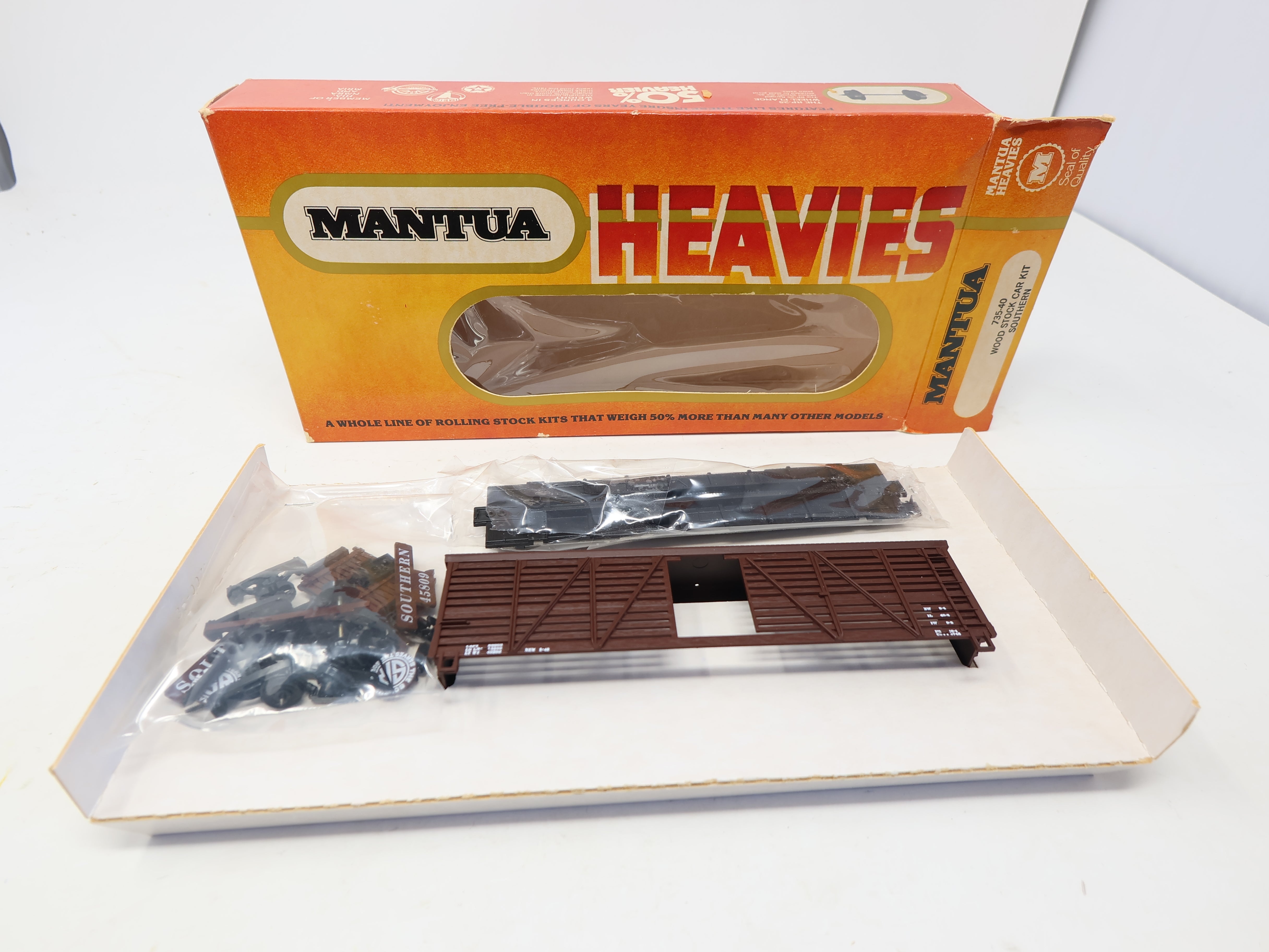 Mantua 735-40 HO Scale, Wood Stock Car, Southern #45809 (KIT)