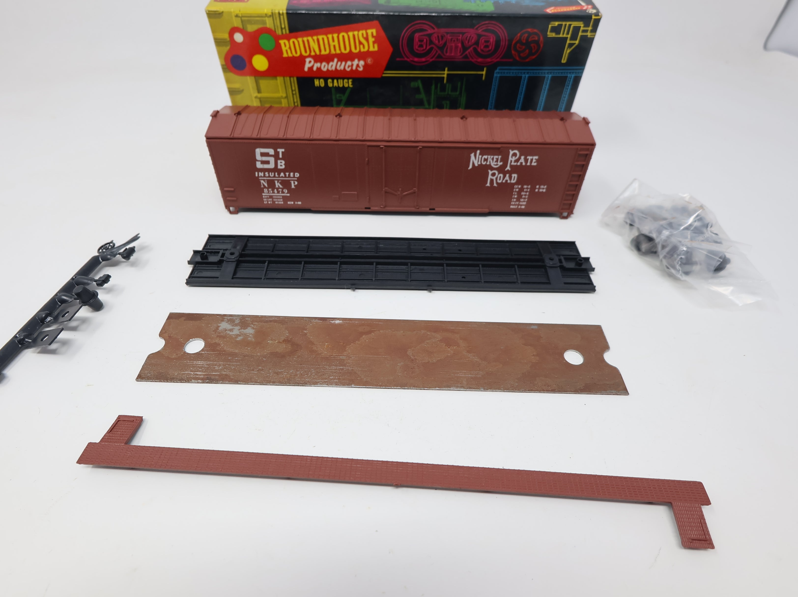 USED Roundhouse HO Scale 50' Plug Door Box Car Nickel Plate Road NKP #85479 KIT