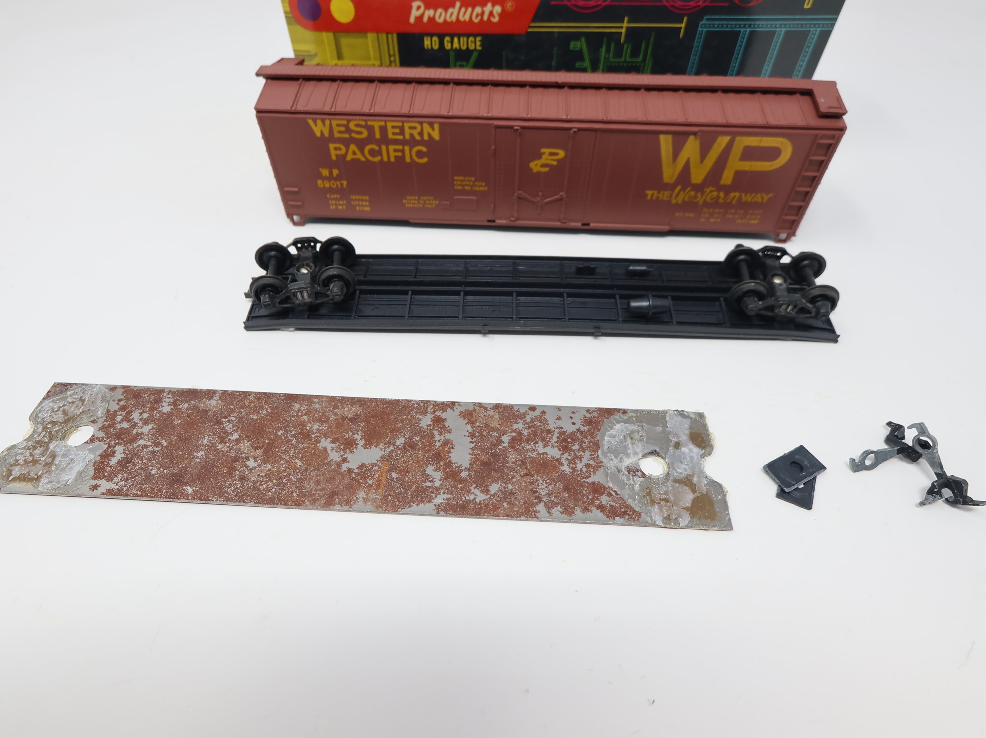 USED Roundhouse HO Scale 50' Plug Door Box Car Western Pacific WP #59017 KIT