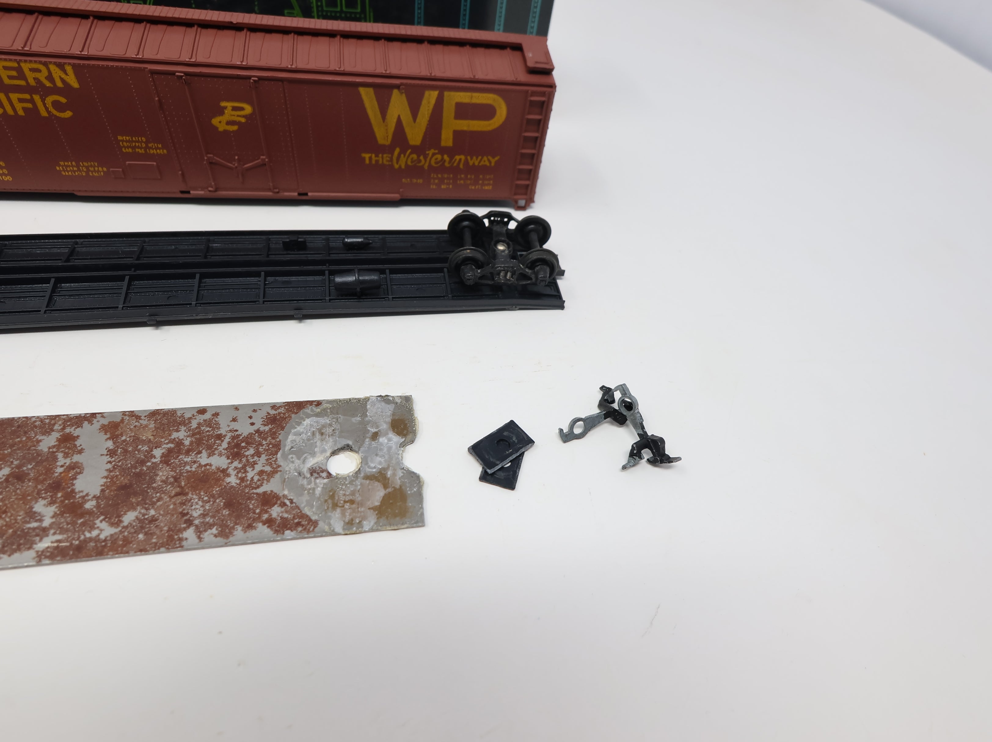 USED Roundhouse HO Scale 50' Plug Door Box Car Western Pacific WP #59017 KIT