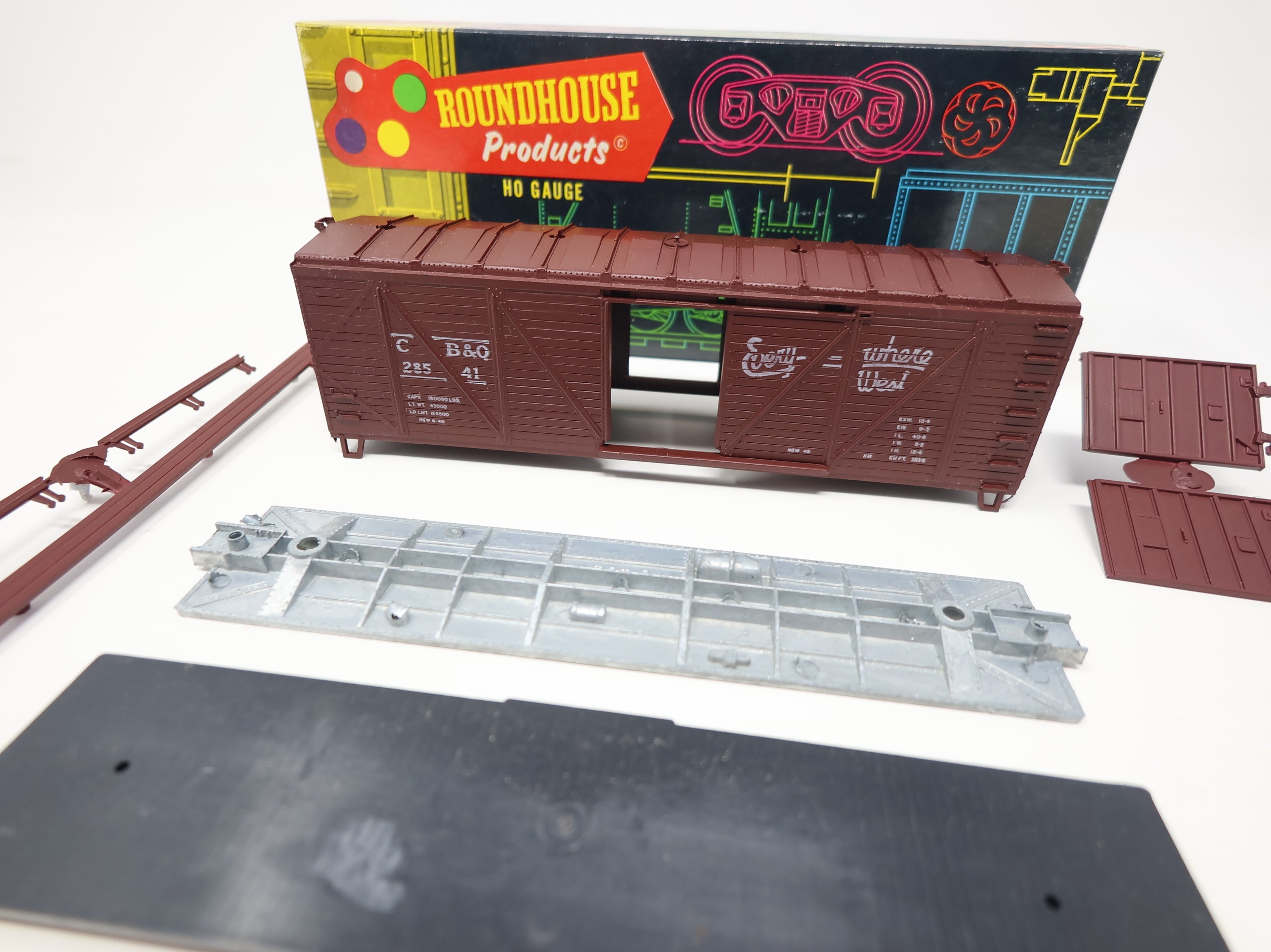 USED Roundhouse HO Scale 40' Truss Side Box Car Burlington CB&Q #28541 KIT