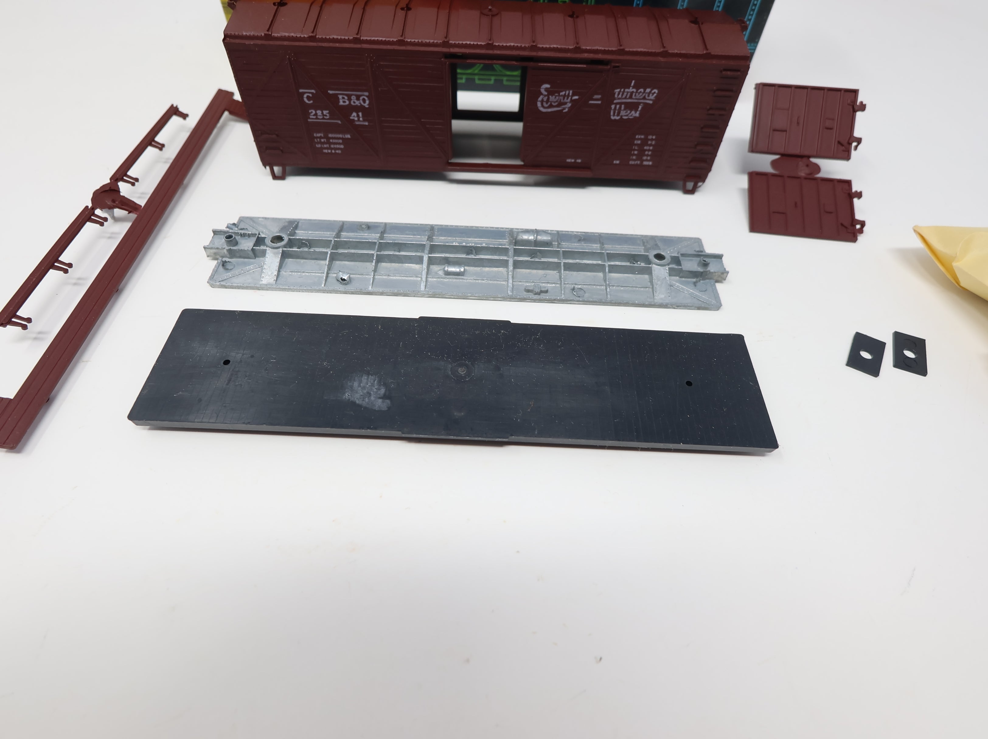 USED Roundhouse HO Scale 40' Truss Side Box Car Burlington CB&Q #28541 KIT