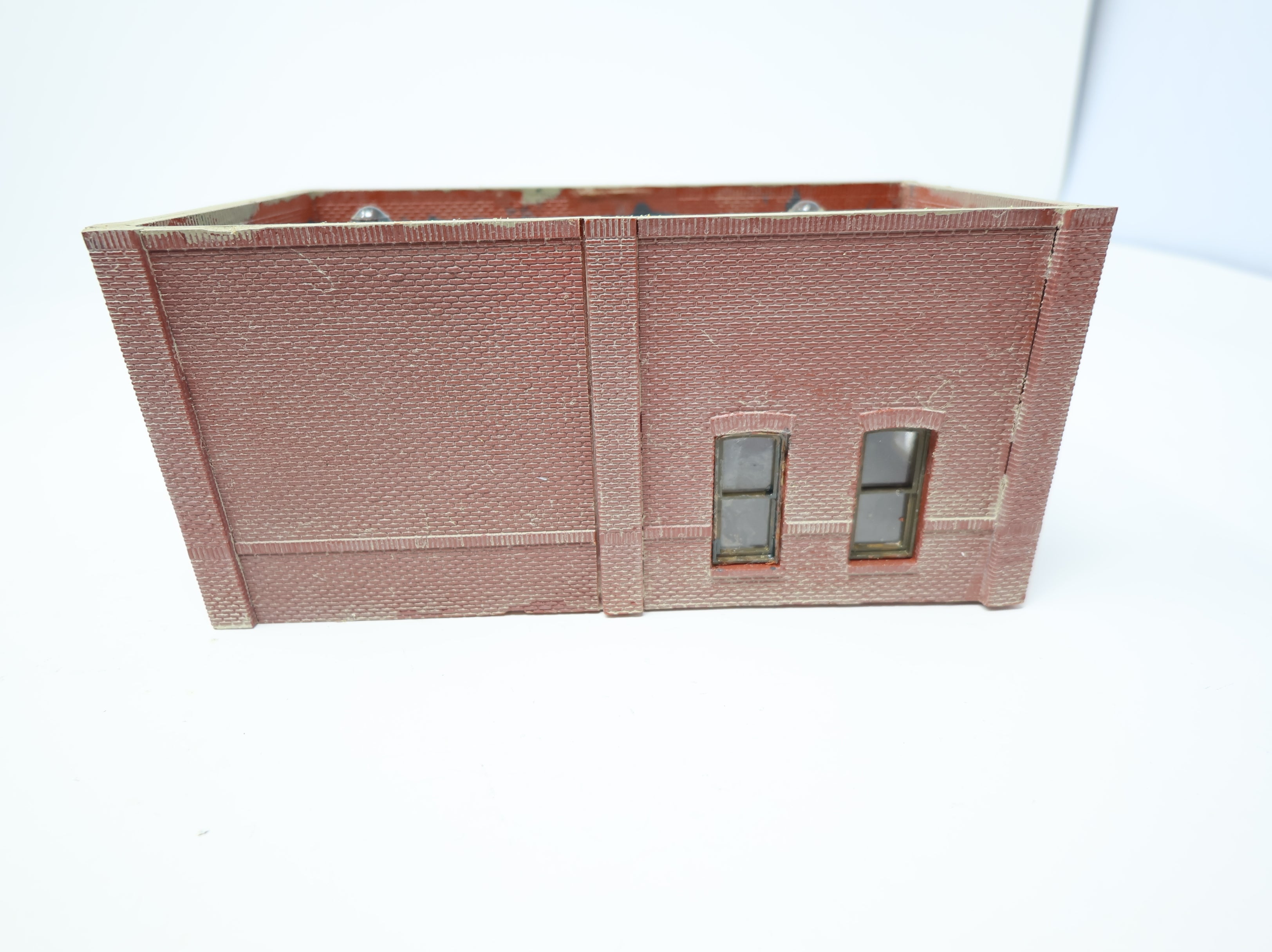 USED HO Scale Auto Parts Building