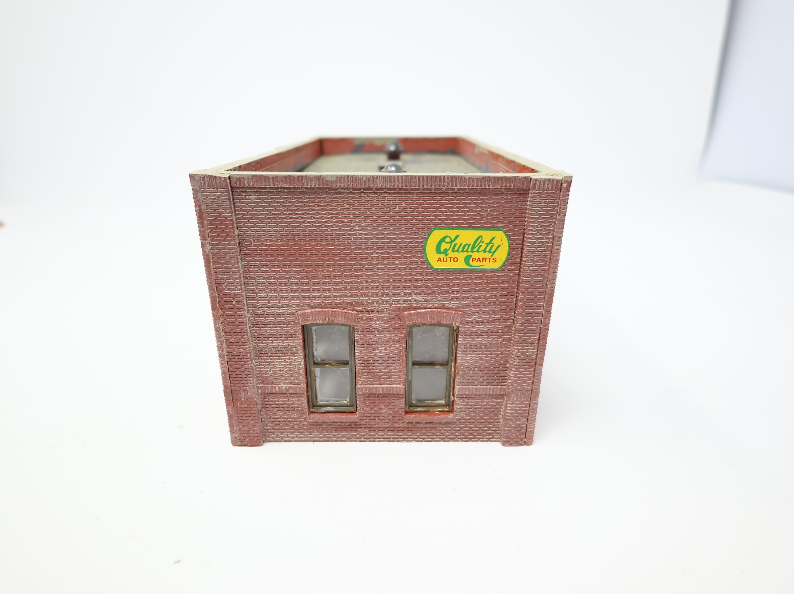 USED HO Scale Auto Parts Building