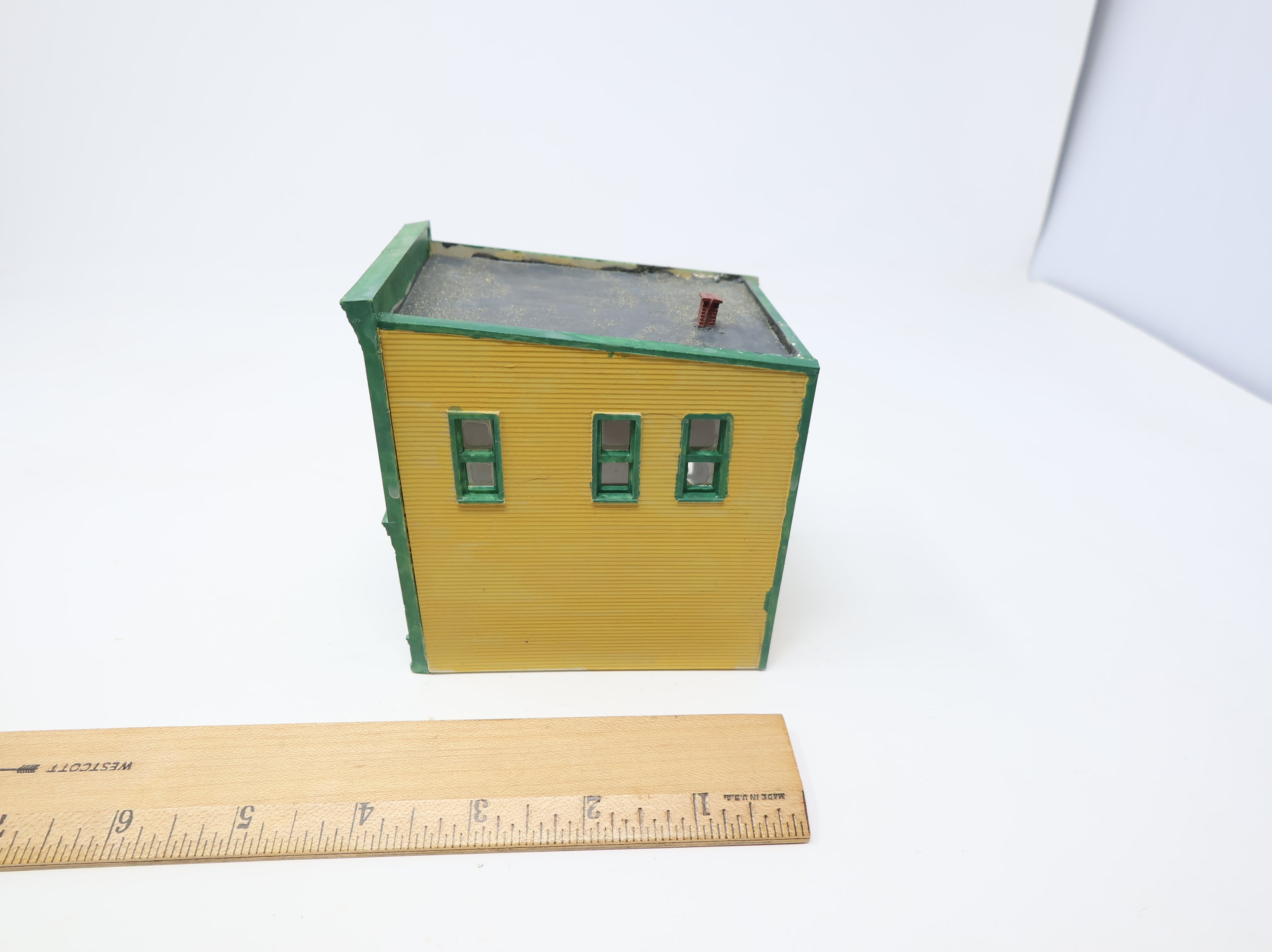 USED HO Scale Yellow Main Street Store