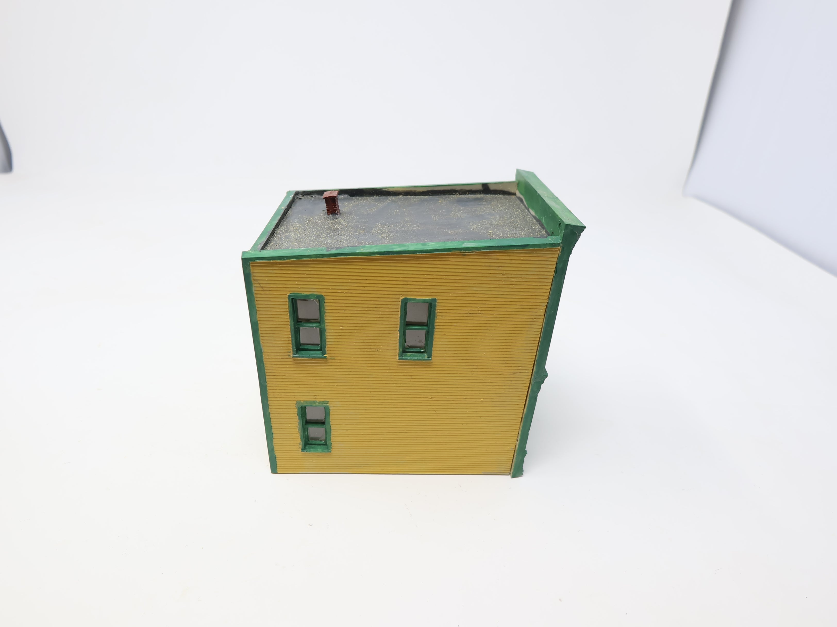 USED HO Scale Yellow Main Street Store