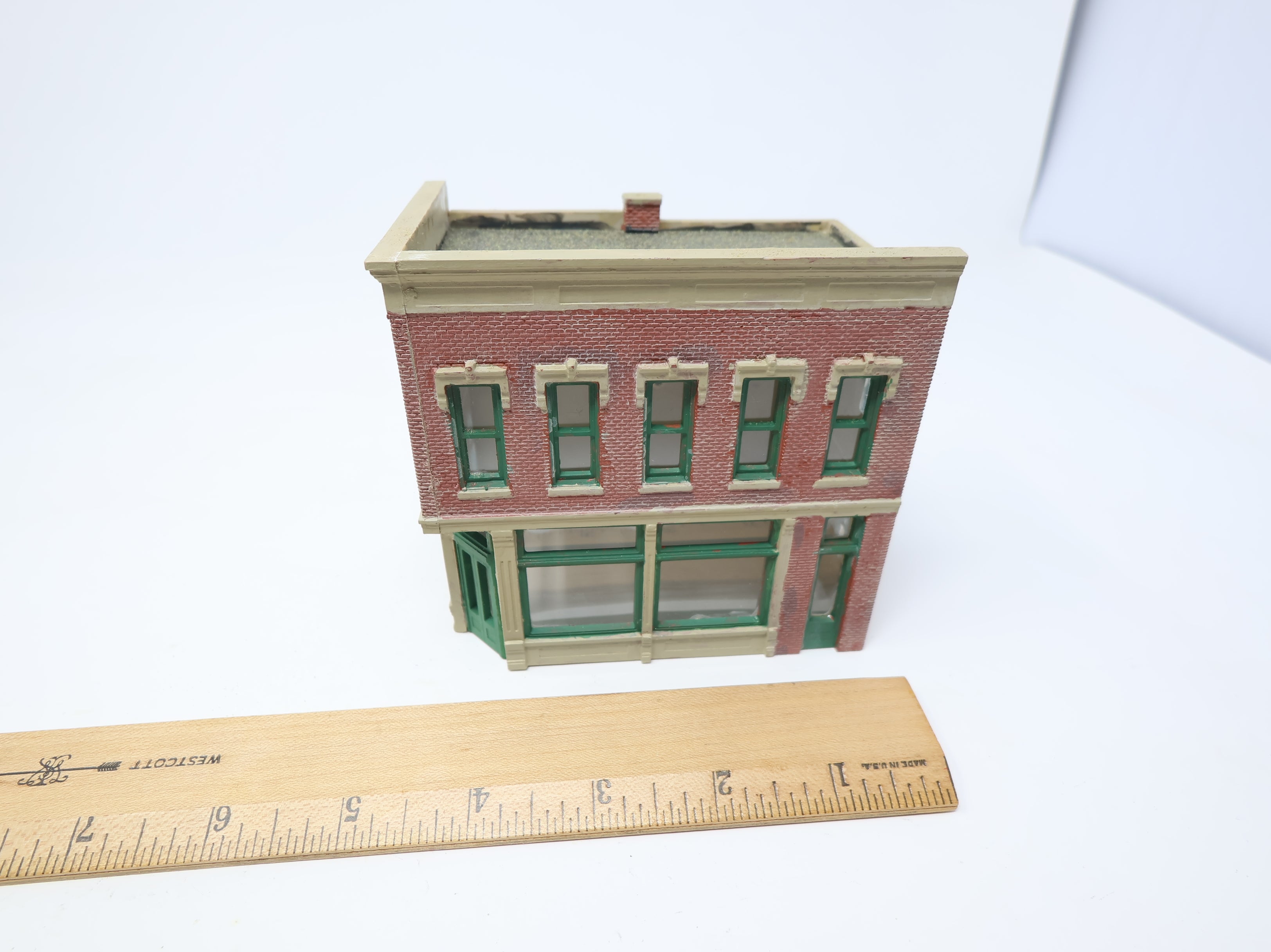 USED HO Scale Corner Main Street Store