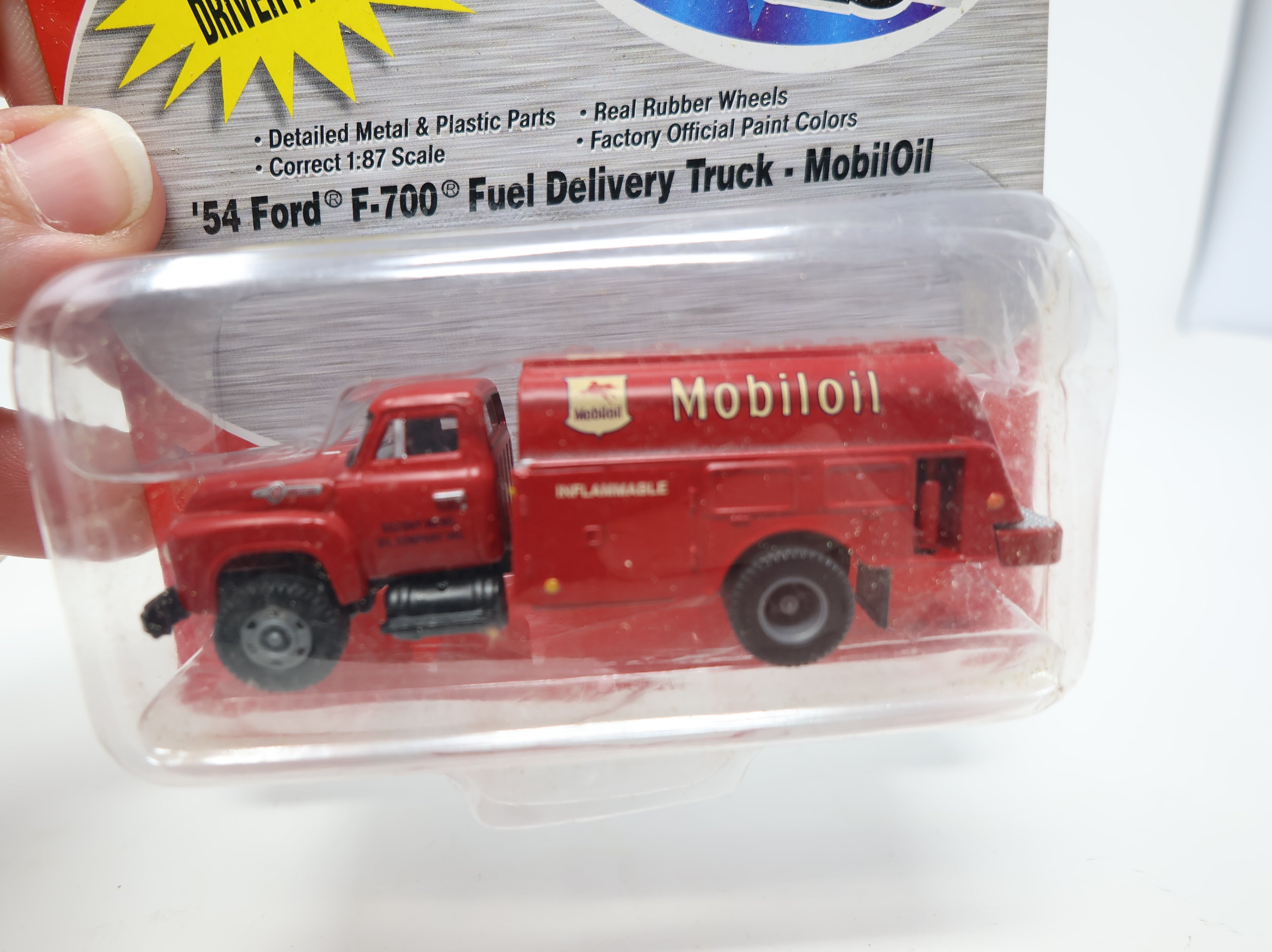 Classic Metal Works 30231 HO Scale 54' Ford F-700 Fuel Delivery Truck MobilOil