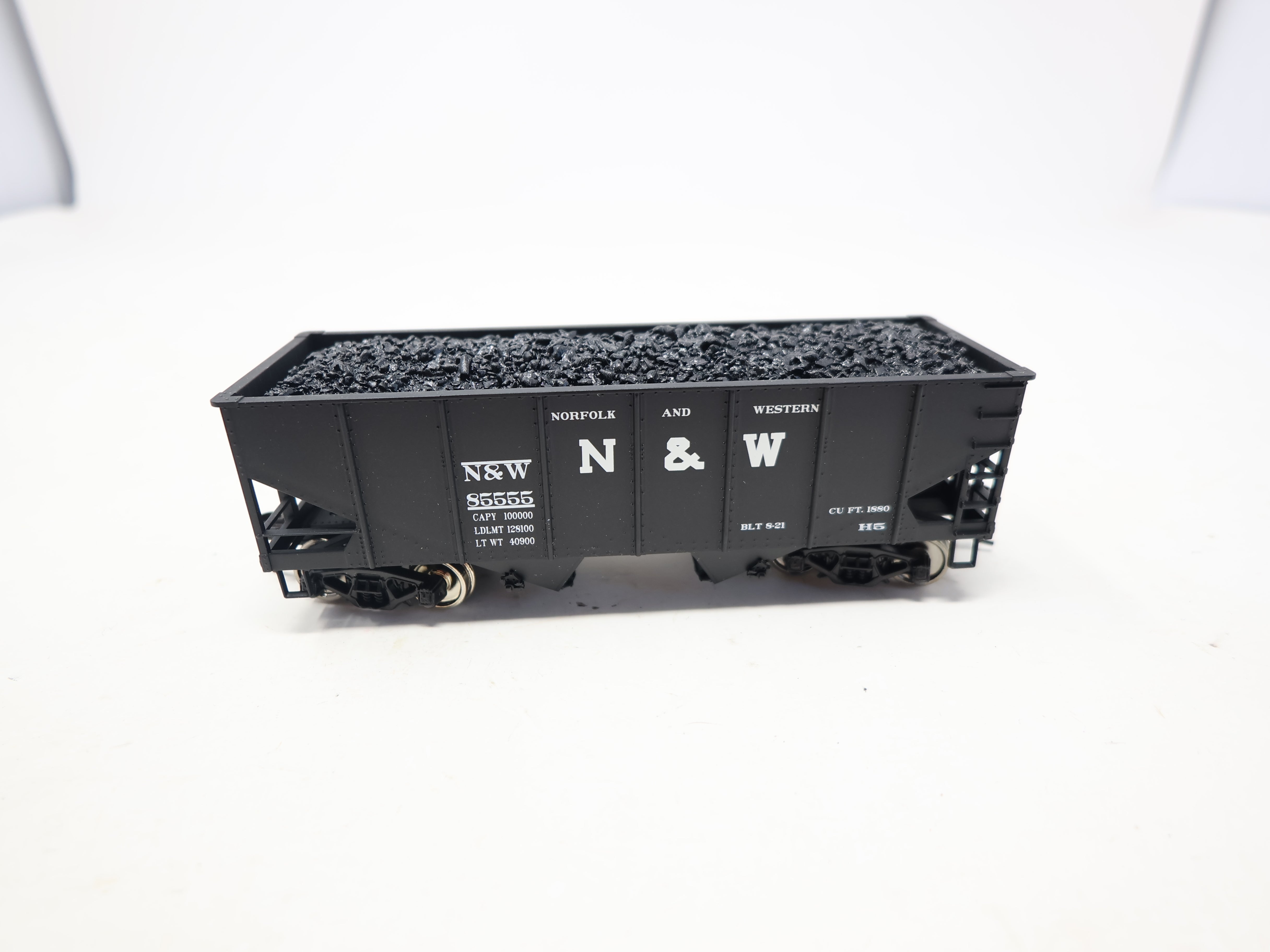 USED Accurail HO Scale, 50 Ton Hopper w/ Coal, Norfolk & Western N&W #85555