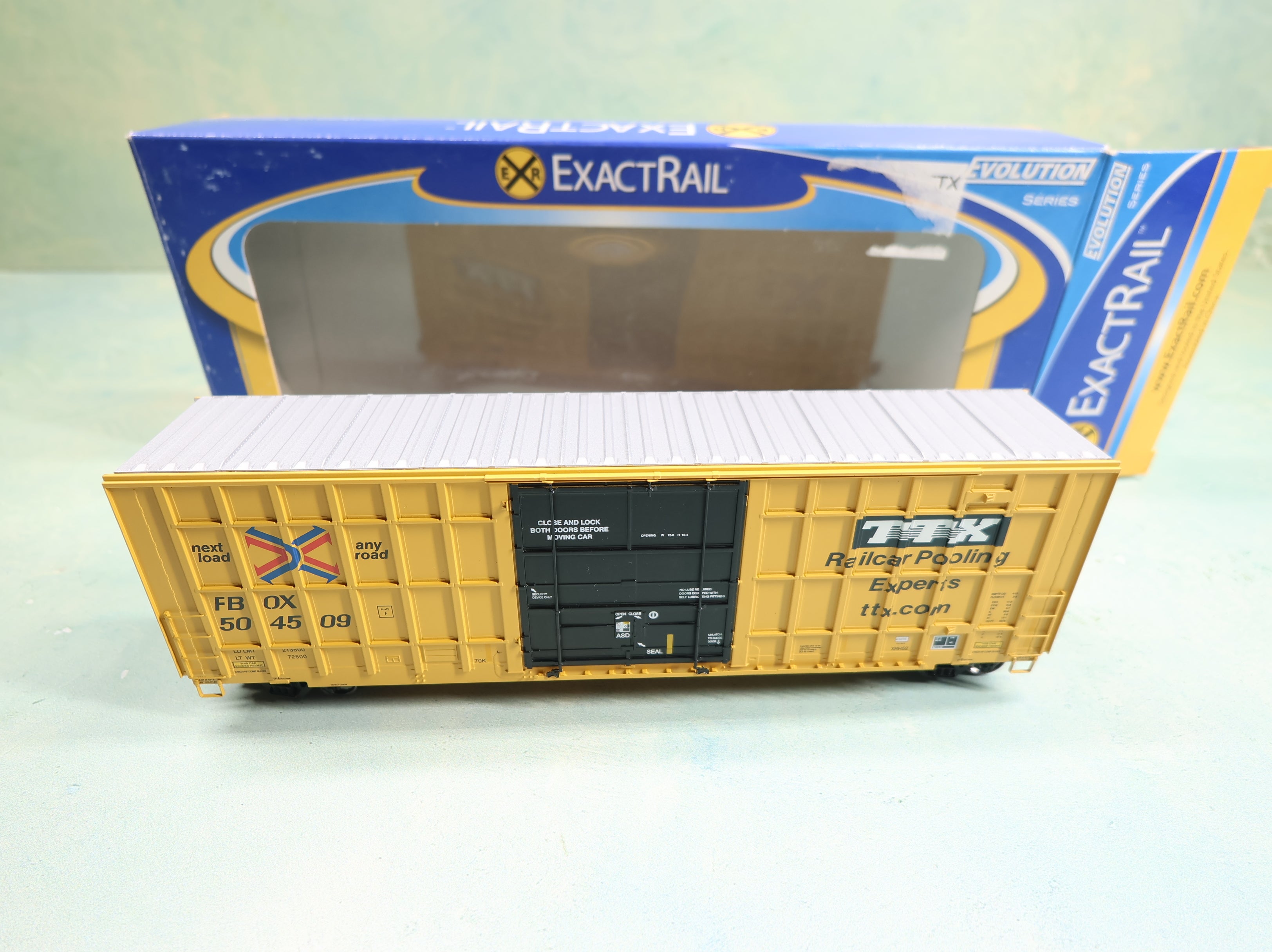 EXACTRAIL EE140128 HO Scale Trinity 6275 Cu. Ft. Plug Door Box Car TTX FBOX #504509