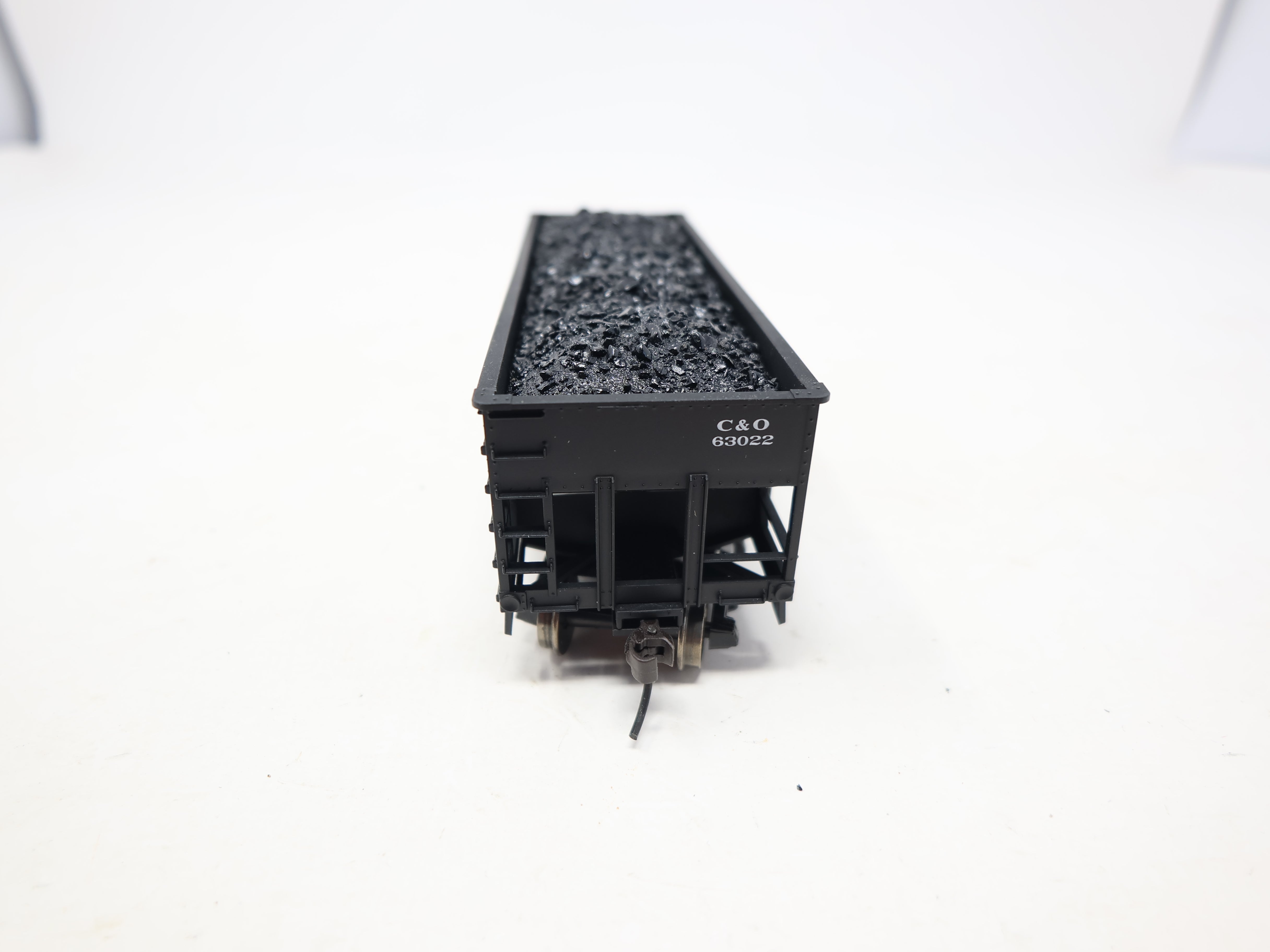 USED Accurail HO Scale, 50 Ton Hopper w/ Coal, Chesapeake and Ohio CO #63022