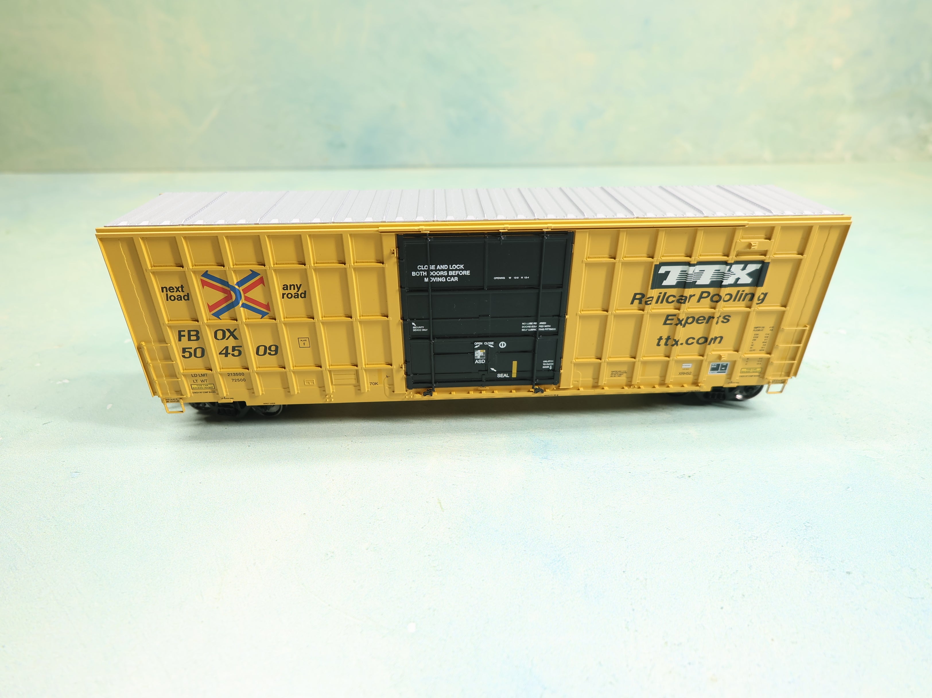 EXACTRAIL EE140128 HO Scale Trinity 6275 Cu. Ft. Plug Door Box Car TTX FBOX #504509