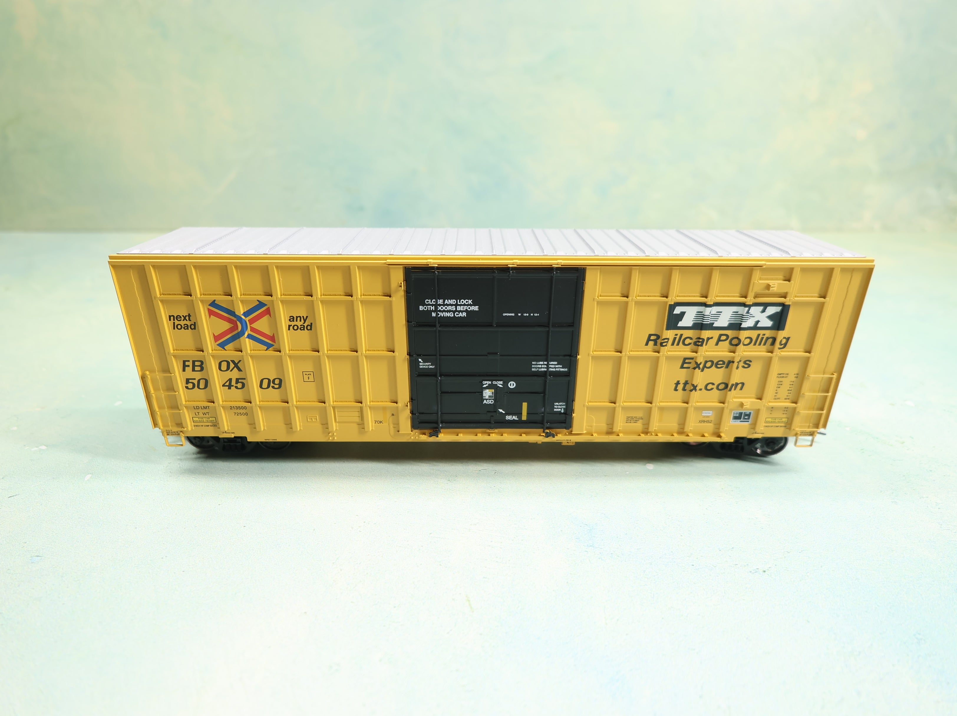 EXACTRAIL EE140128 HO Scale Trinity 6275 Cu. Ft. Plug Door Box Car TTX FBOX #504509