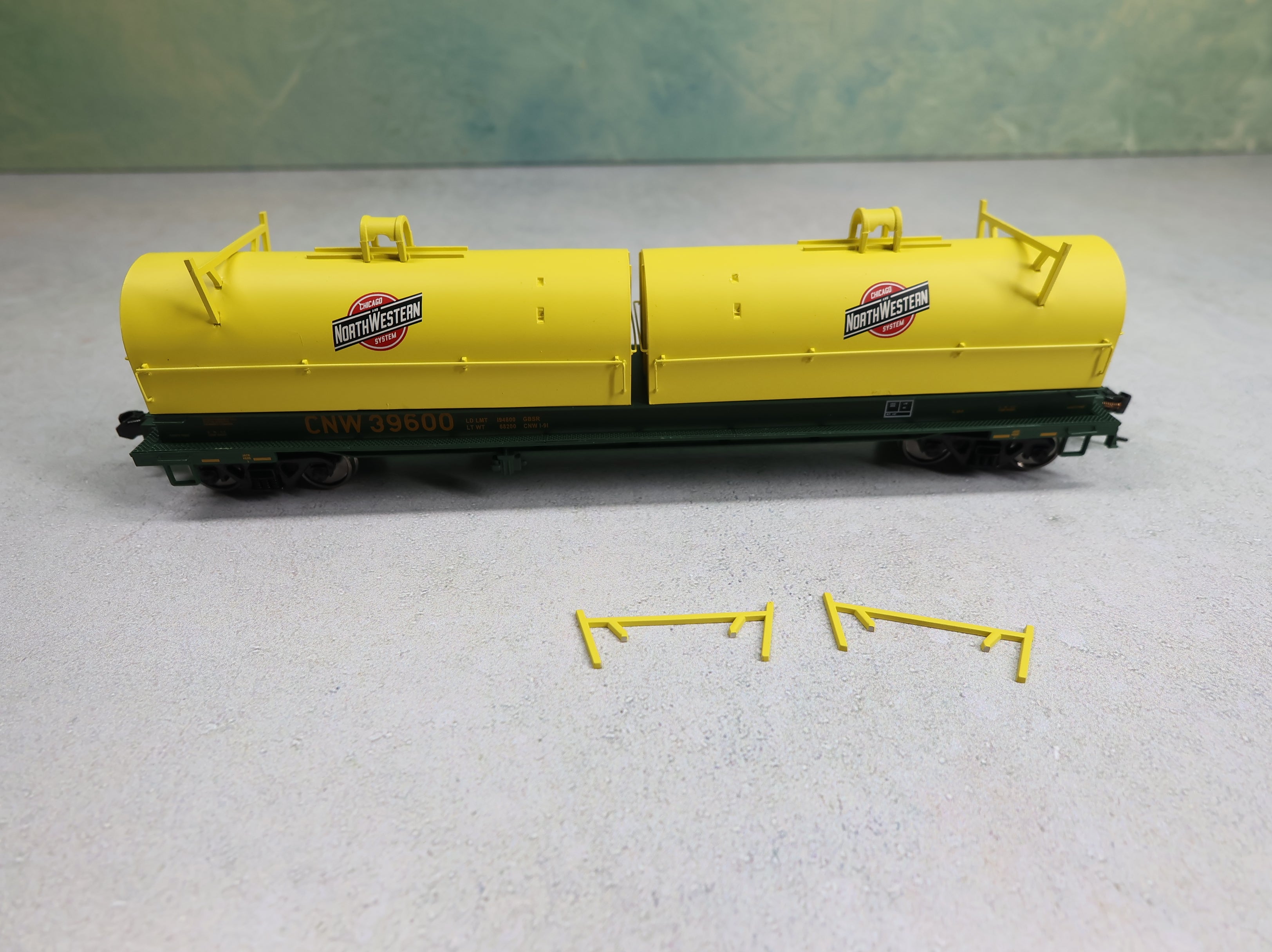 WalthersProto 920-105207 HO Scale 50' Evans Cushion Coil Car Chicago & North Western CNW #39600