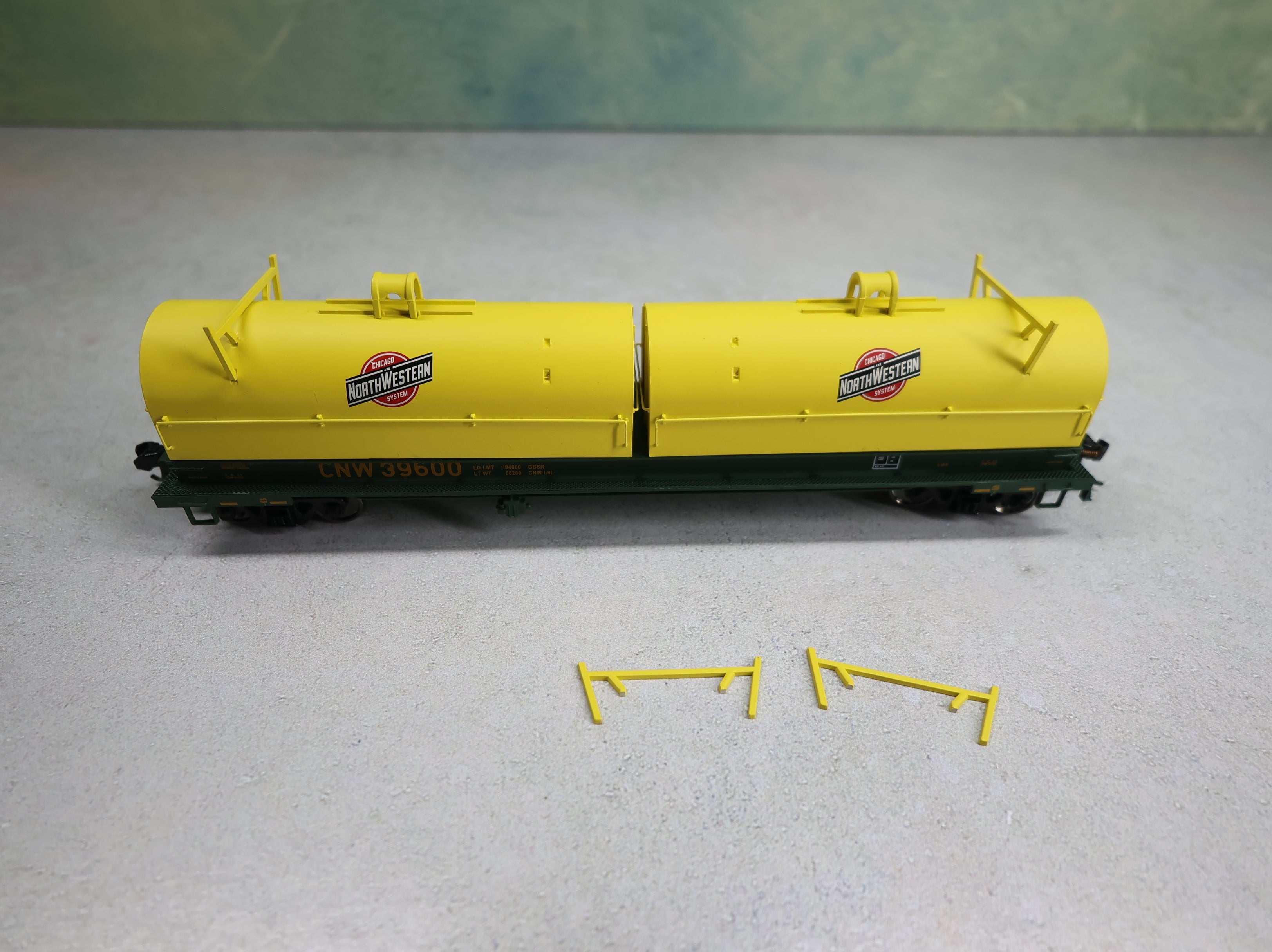 WalthersProto 920-105207 HO Scale 50' Evans Cushion Coil Car Chicago & North Western CNW #39600