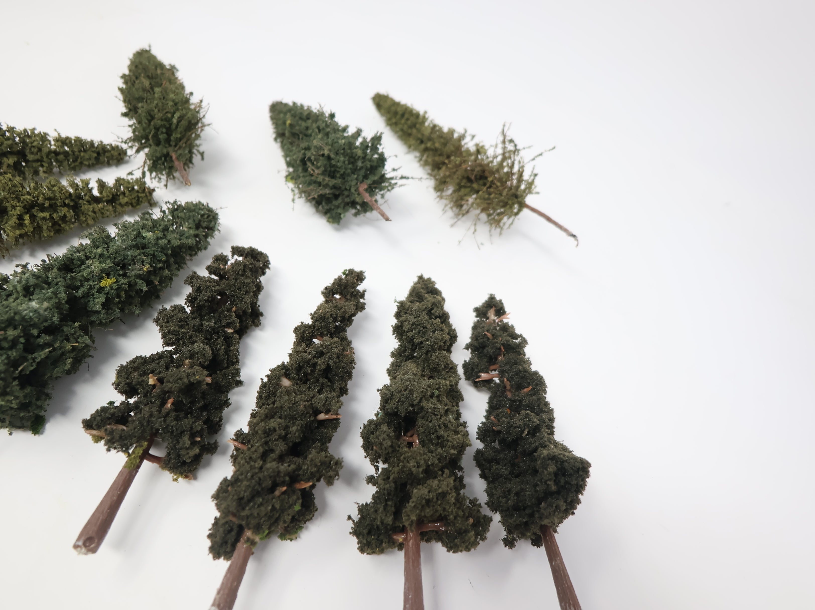 USED HO Scale Random Trees (8 pcs)