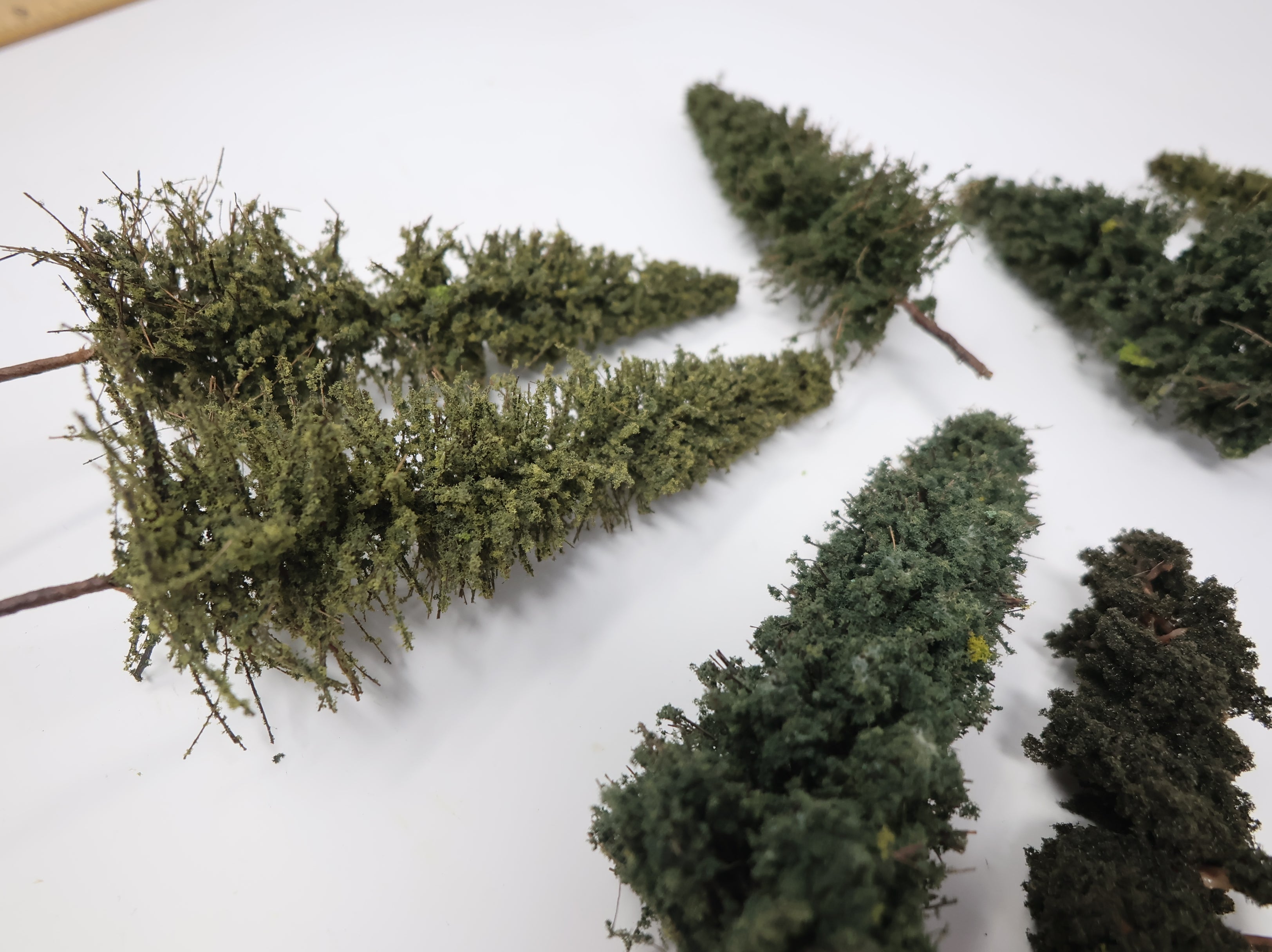 USED HO Scale Random Trees (8 pcs)