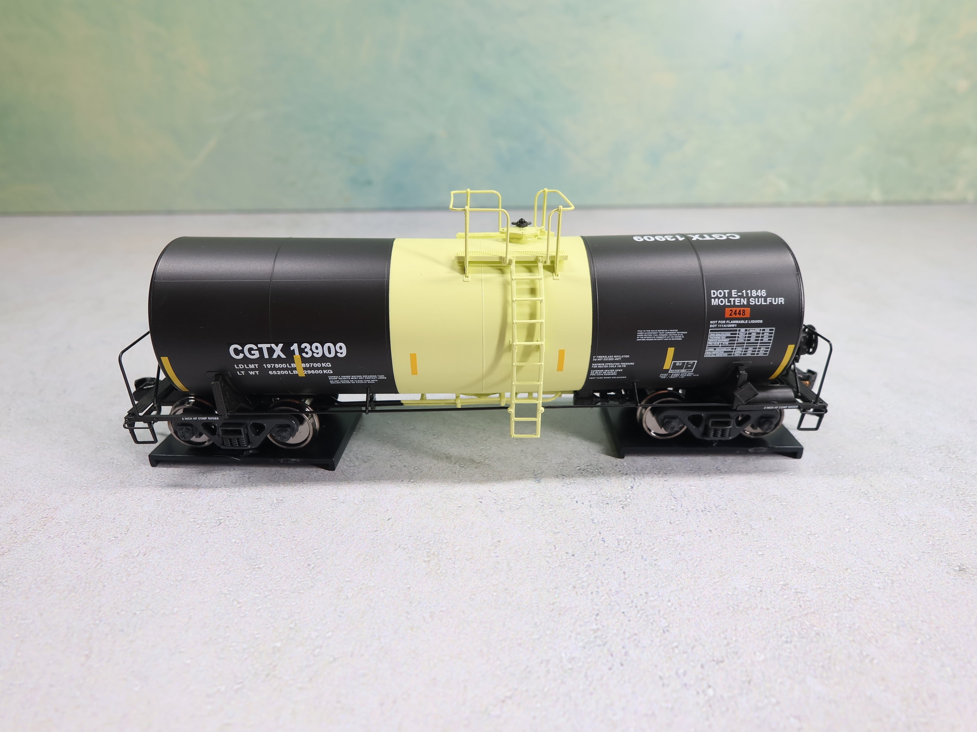 WalthersProto 920-100038 HO Scale 40' Trinity 14k Gal Molten Sulfur Tank Car General American CGTX #13909